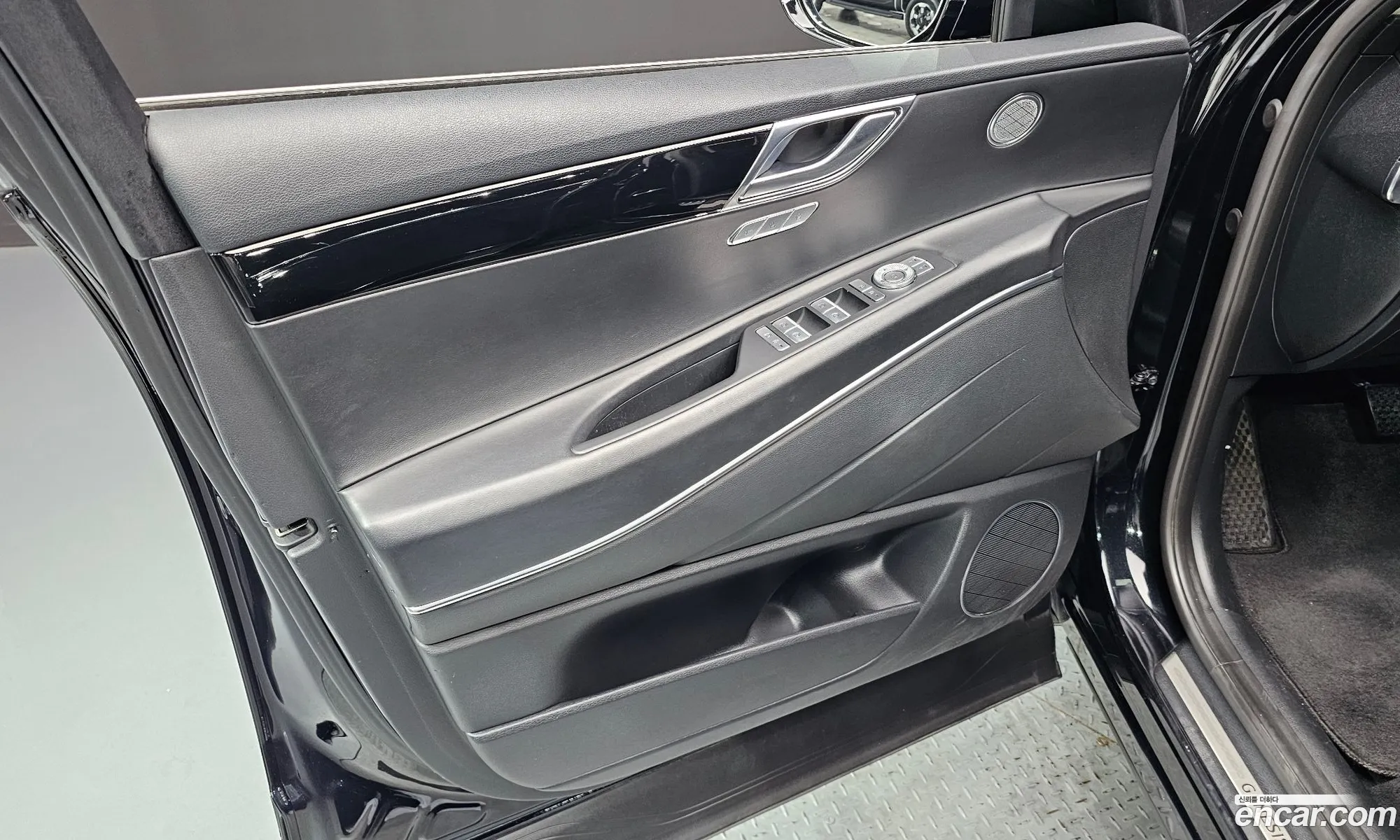 Genesis GV80 2020 KMTHC81CDLU039789 — 18