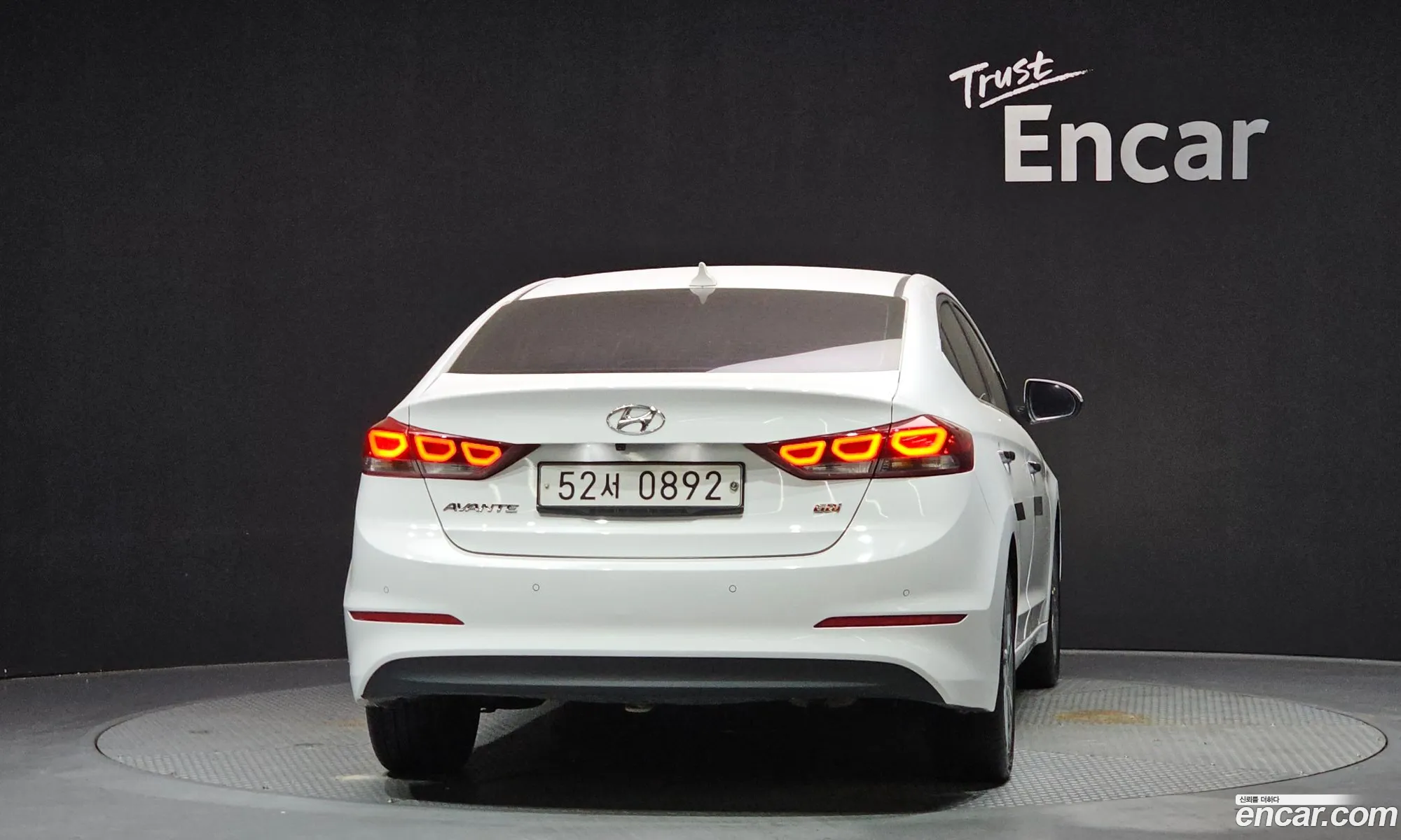 Hyundai Elantra AD 2016 — 8