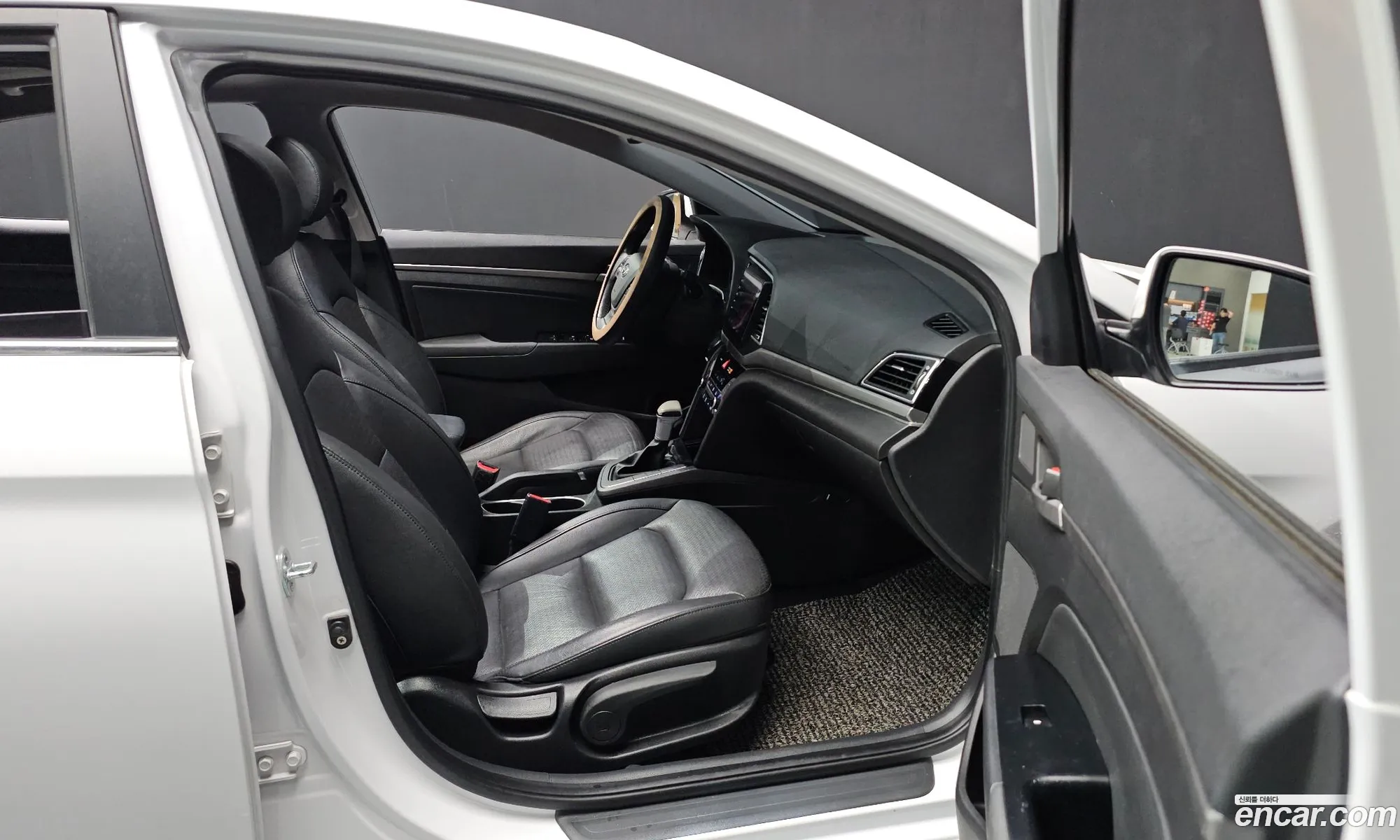 Hyundai Elantra AD 2016 — 16