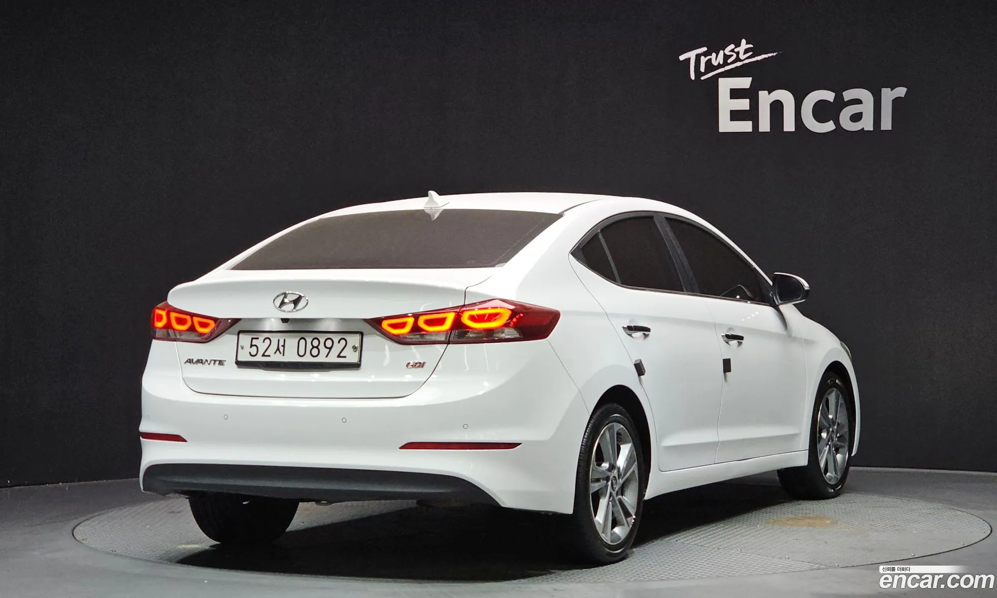 Hyundai Elantra AD 2016 — 12