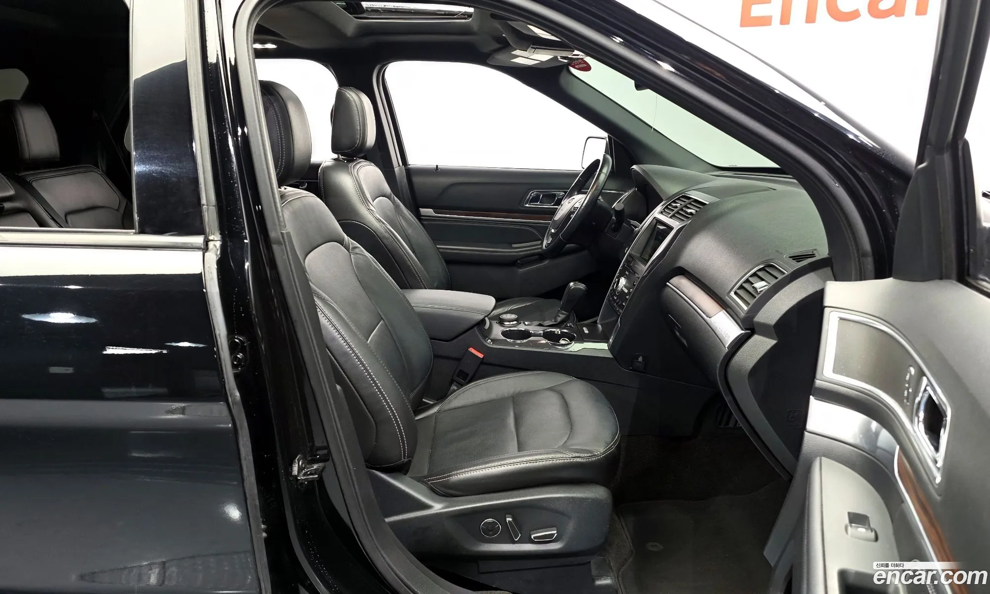 Ford Explorer 2018 1FM5K8FH0JGB23670 — 5