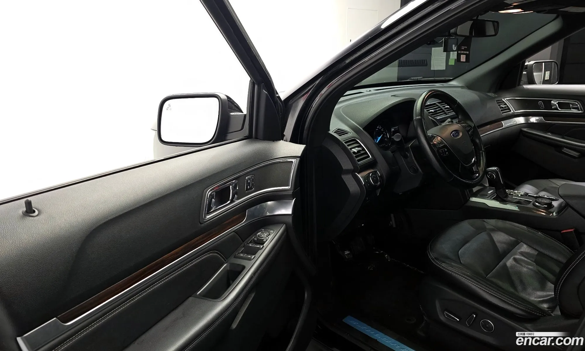 Ford Explorer 2018 1FM5K8FH0JGB23670 — 19