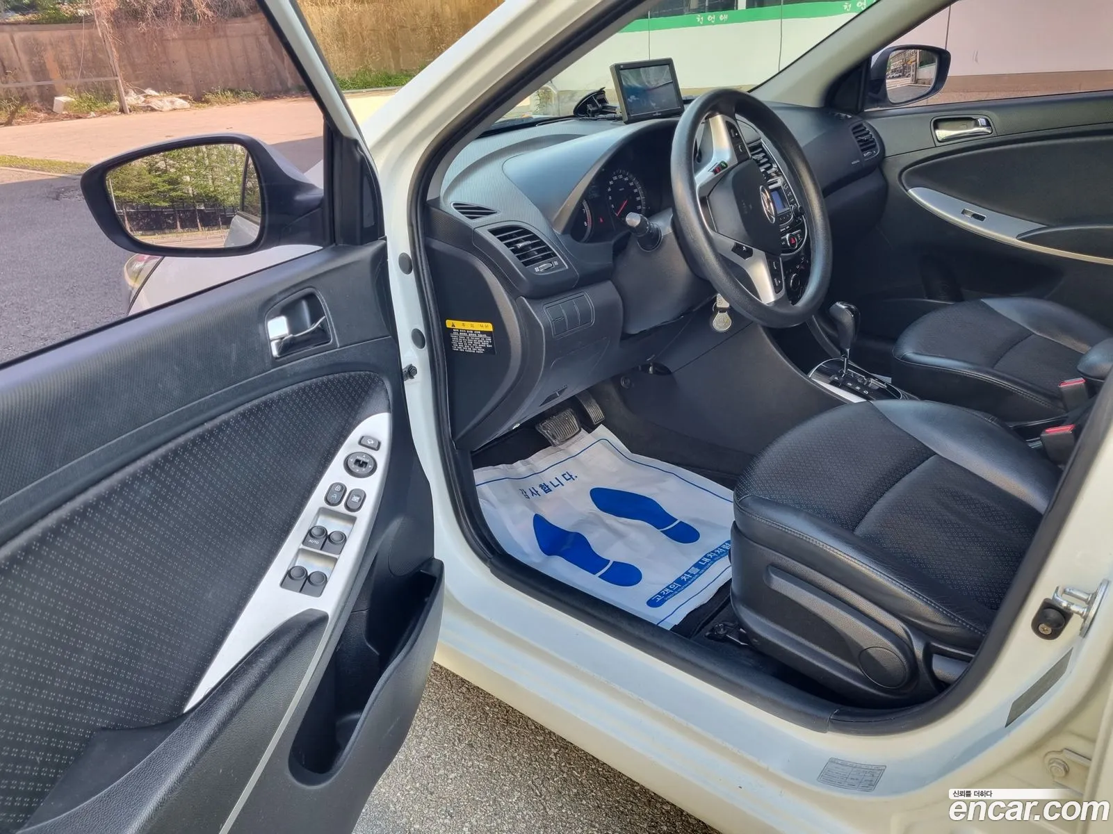 Hyundai Accent 2012 — 4