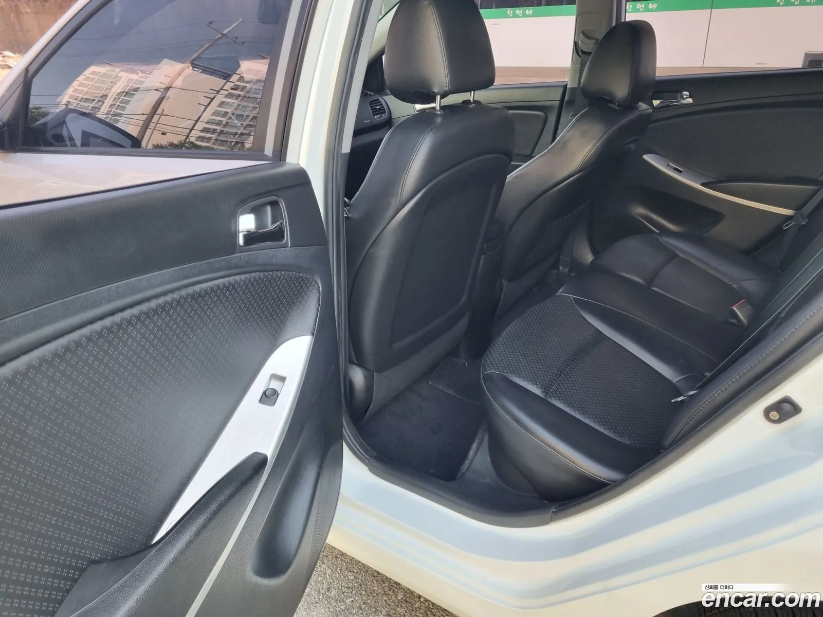 Hyundai Accent 2012 — 3