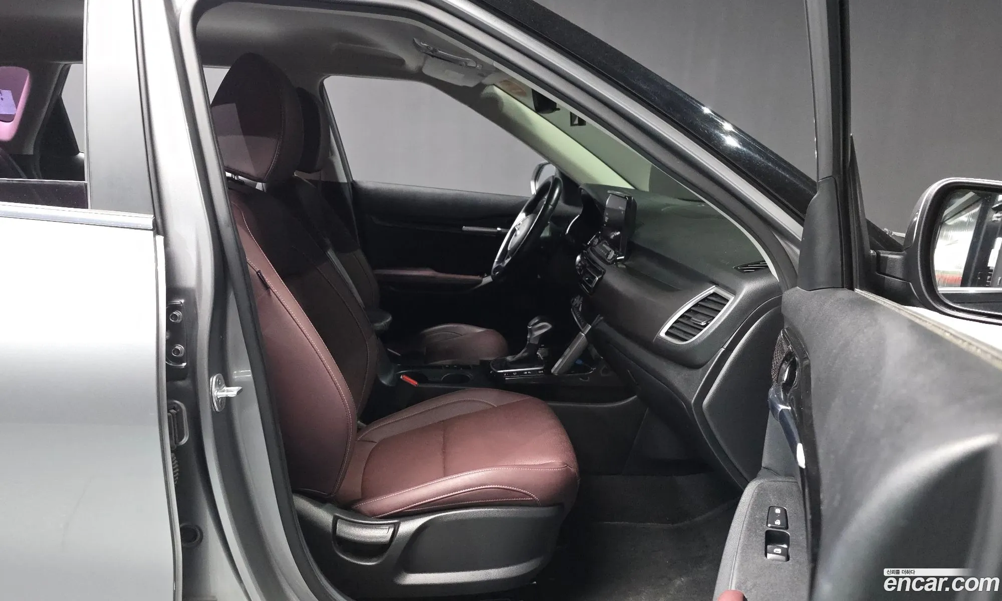 Kia Seltos 2019 KNAEV812HLK003932 — 9