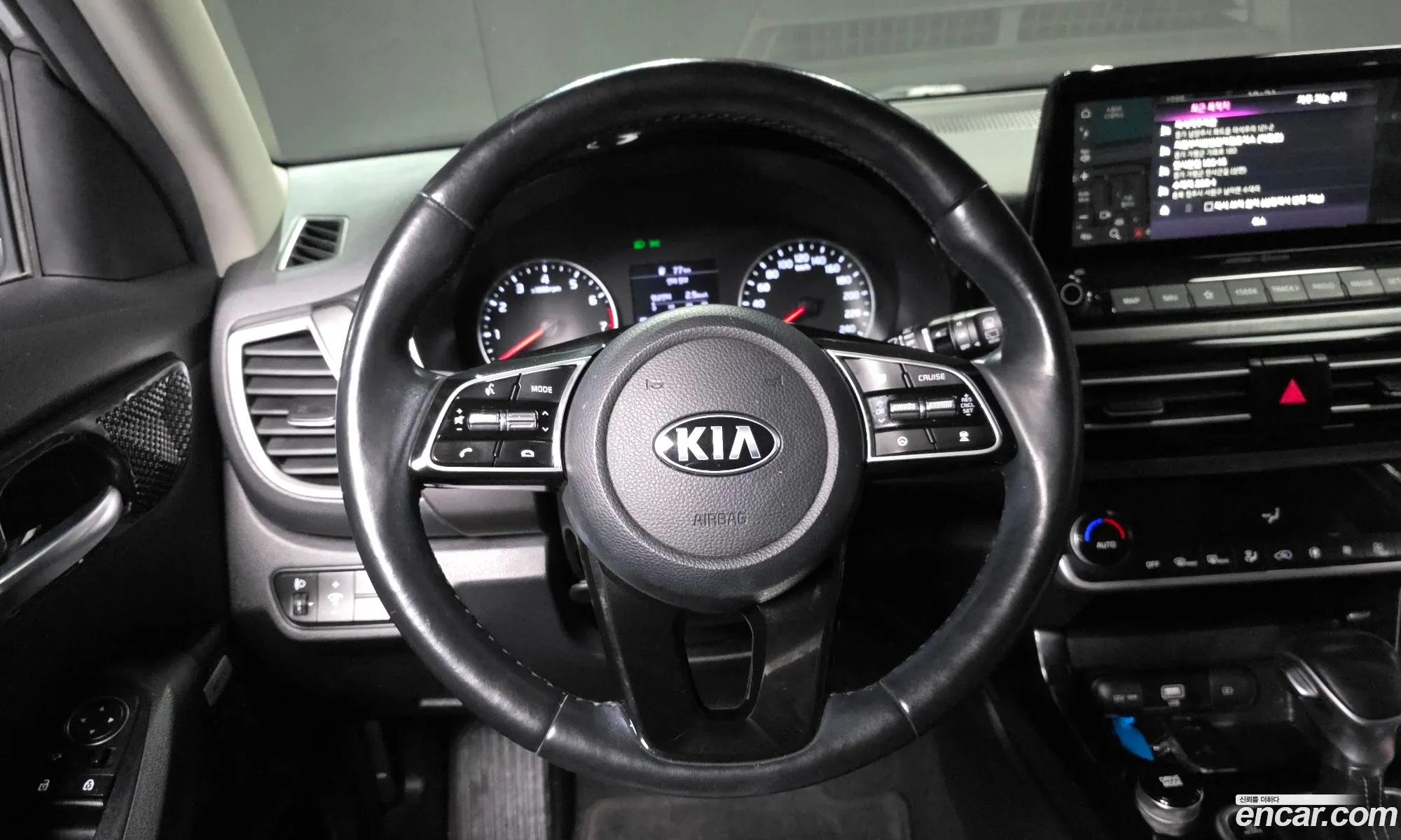 Kia Seltos 2019 KNAEV812HLK003932 — 15