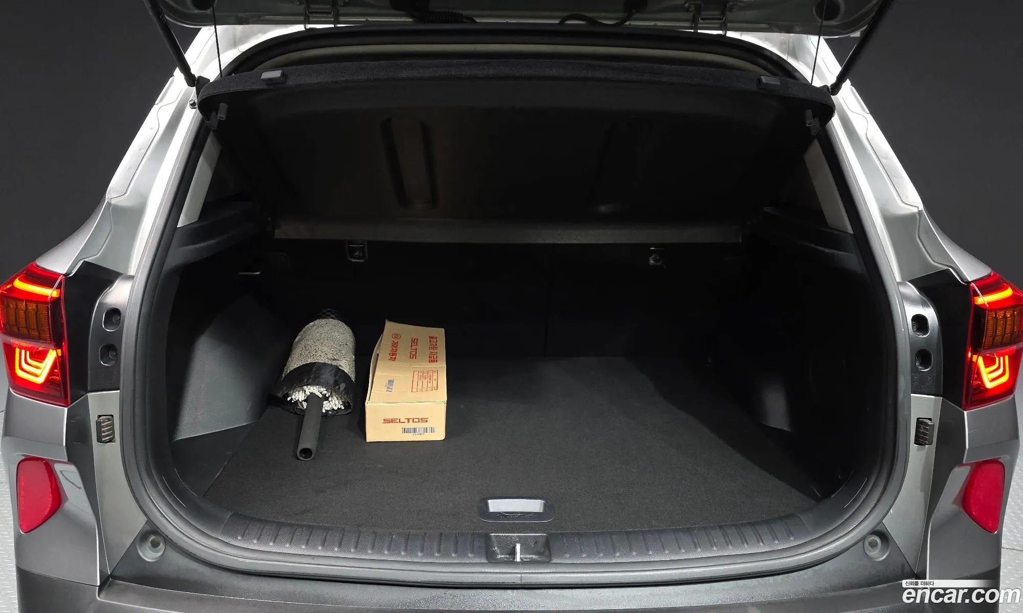 Kia Seltos 2019 KNAEV812HLK003932 — 23