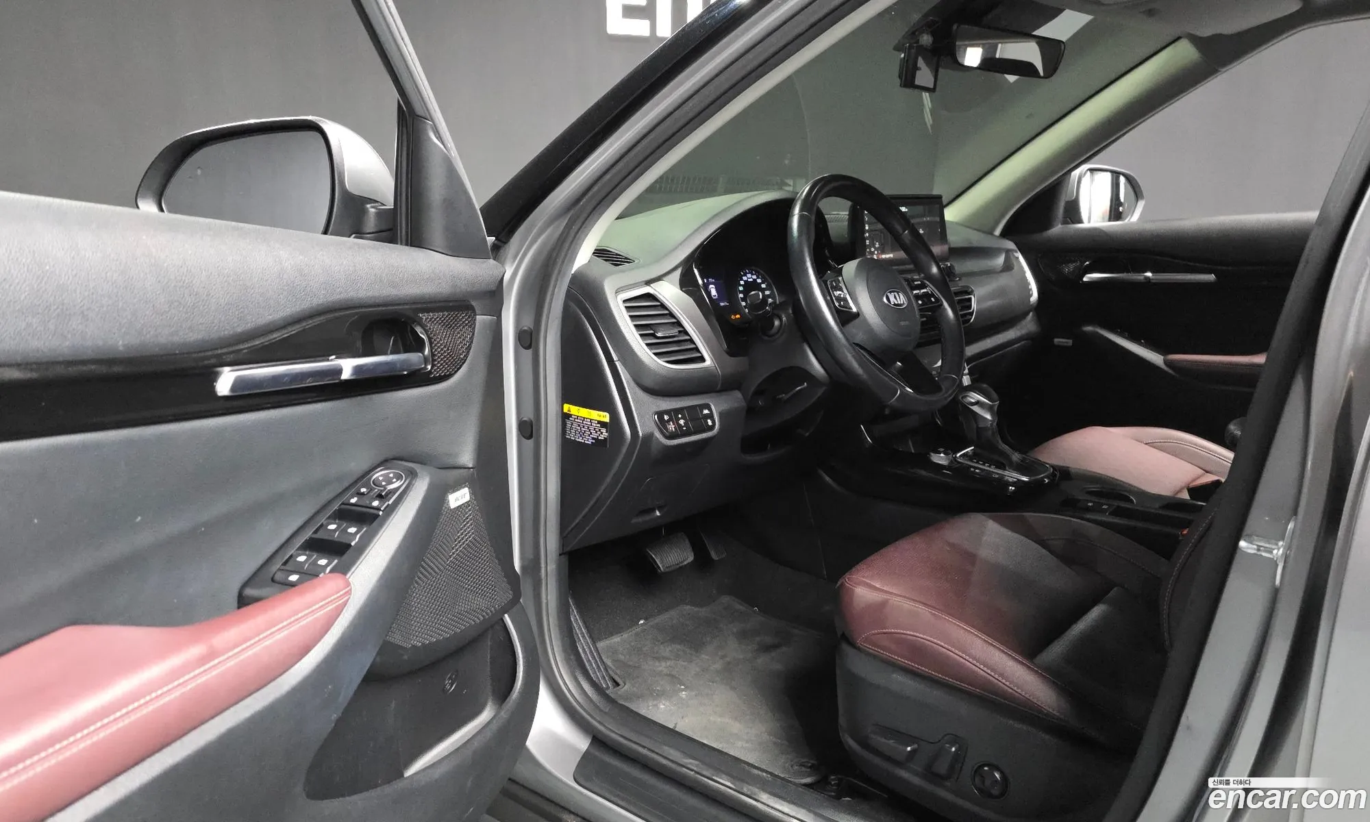 Kia Seltos 2019 KNAEV812HLK003932 — 16