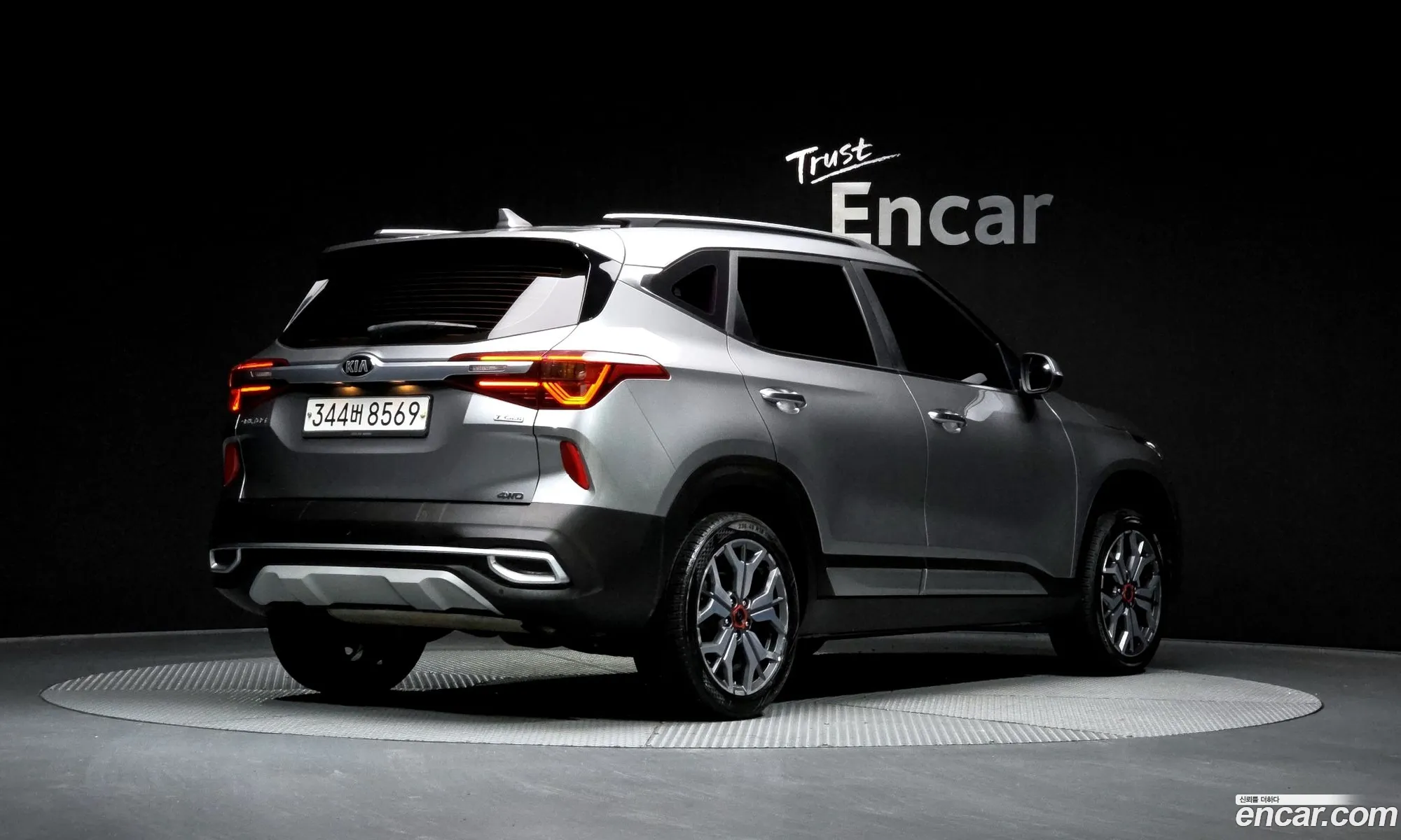Kia Seltos 2019 KNAEV812HLK003932 — 8