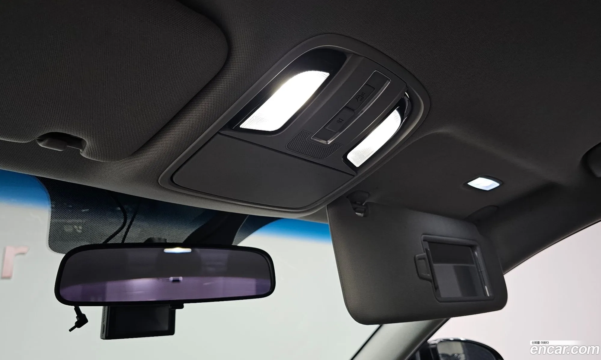 Kia K7 2018 KNALC418BJA127840 — 12