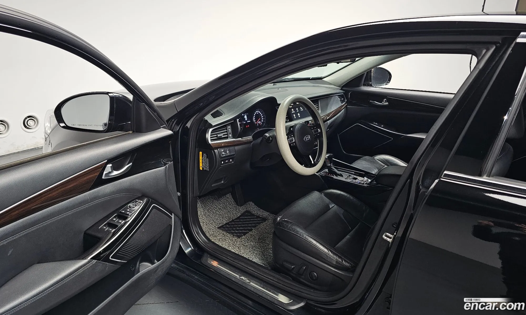 Kia K7 2018 KNALC418BJA127840 — 19