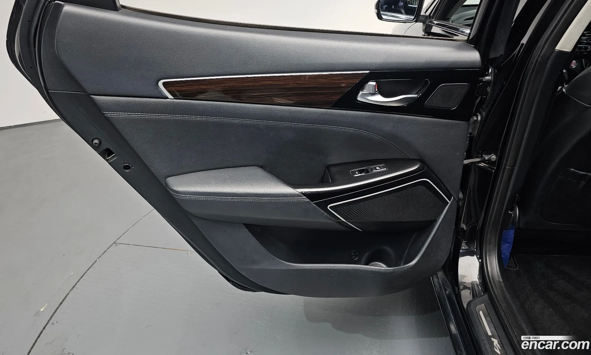 Kia K7 2018 KNALC418BJA127840 — 14
