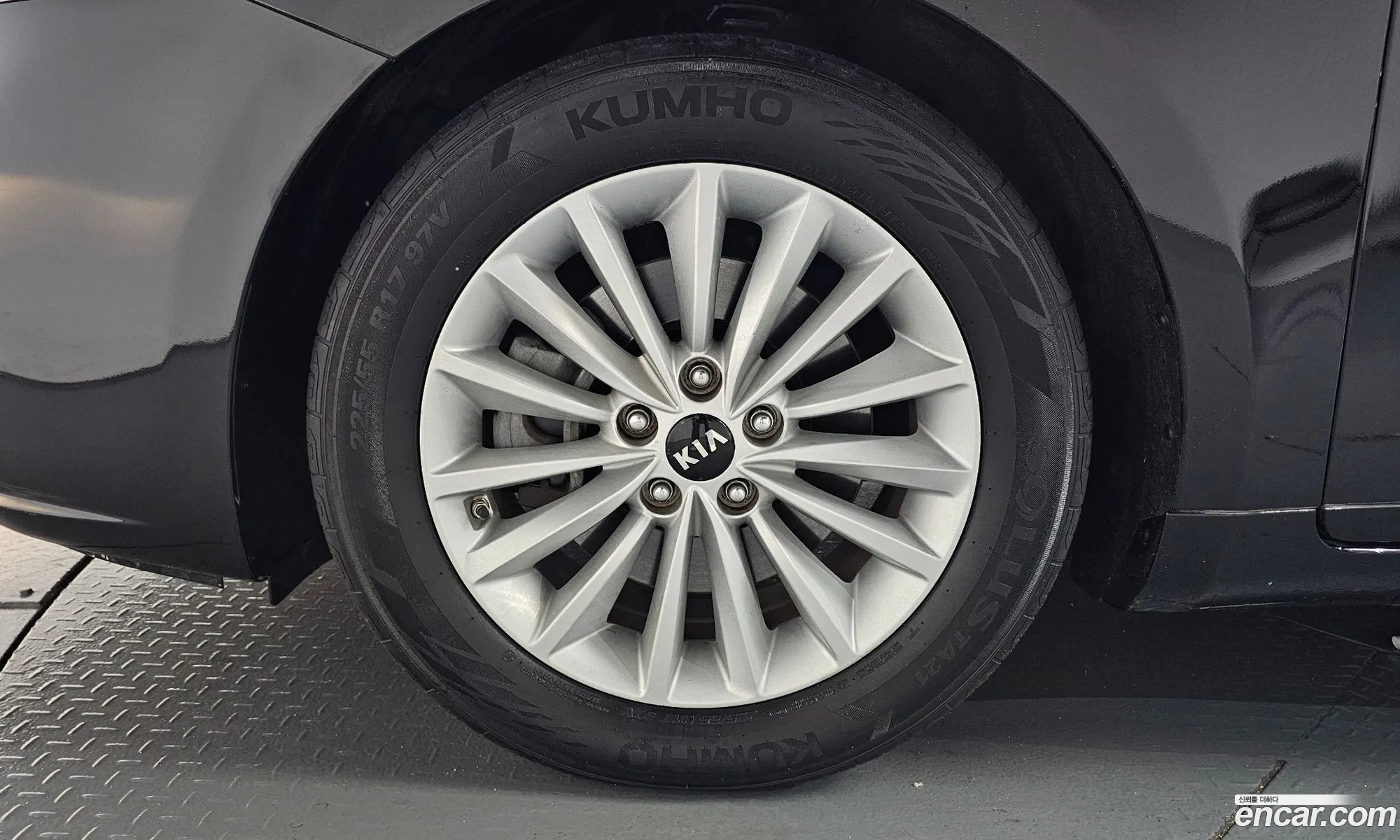 Kia K7 2018 KNALC418BJA127840 — 24