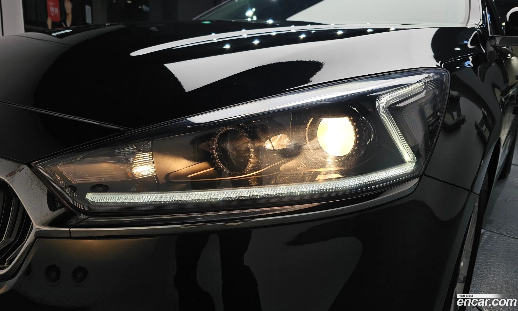 Kia K7 2018 KNALC418BJA127840 — 28