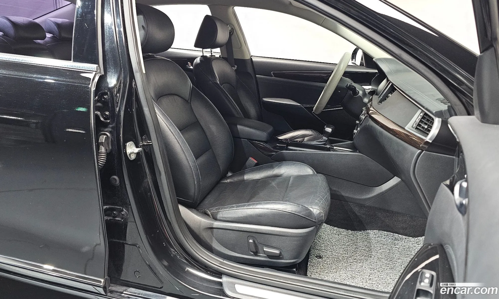 Kia K7 2018 KNALC418BJA127840 — 18