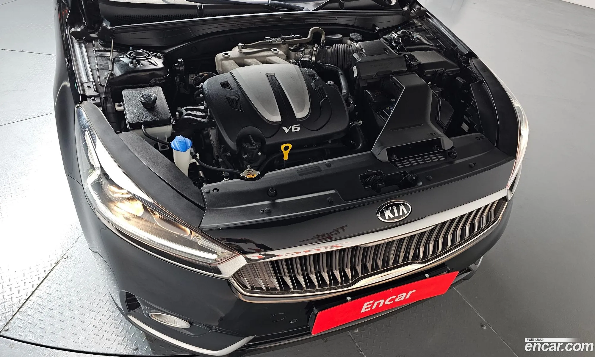Kia K7 2018 KNALC418BJA127840 — 26