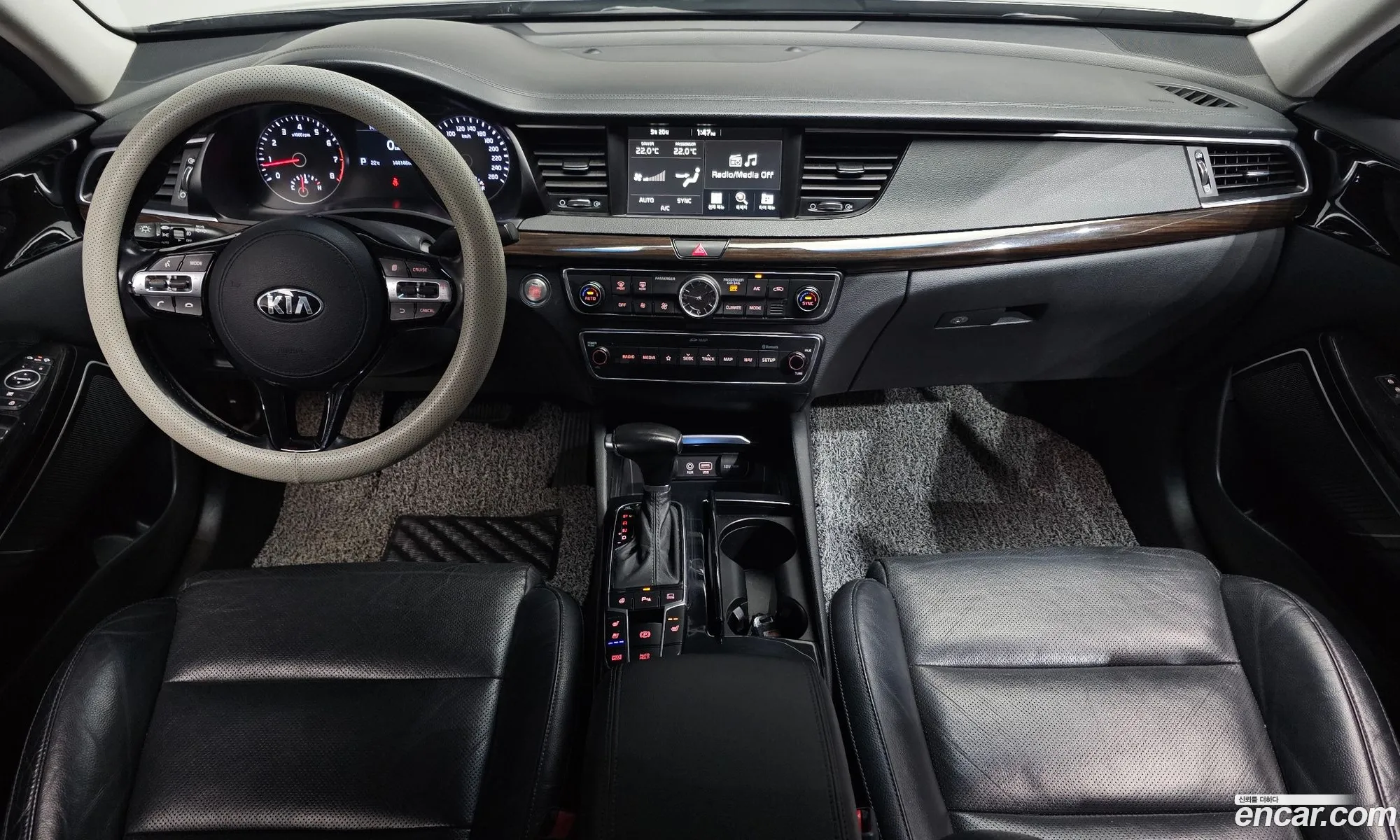 Kia K7 2018 KNALC418BJA127840 — 8