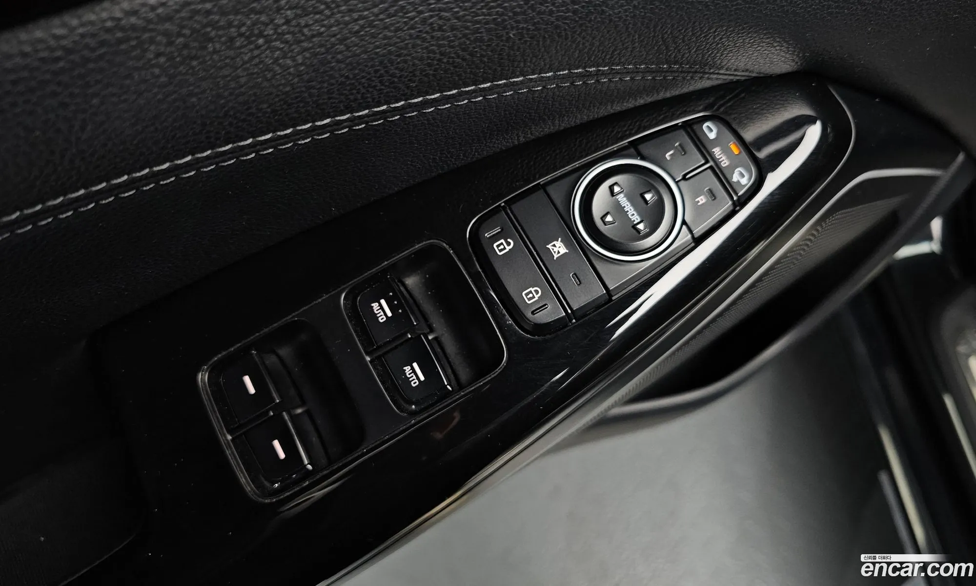 Kia K7 2018 KNALC418BJA127840 — 21