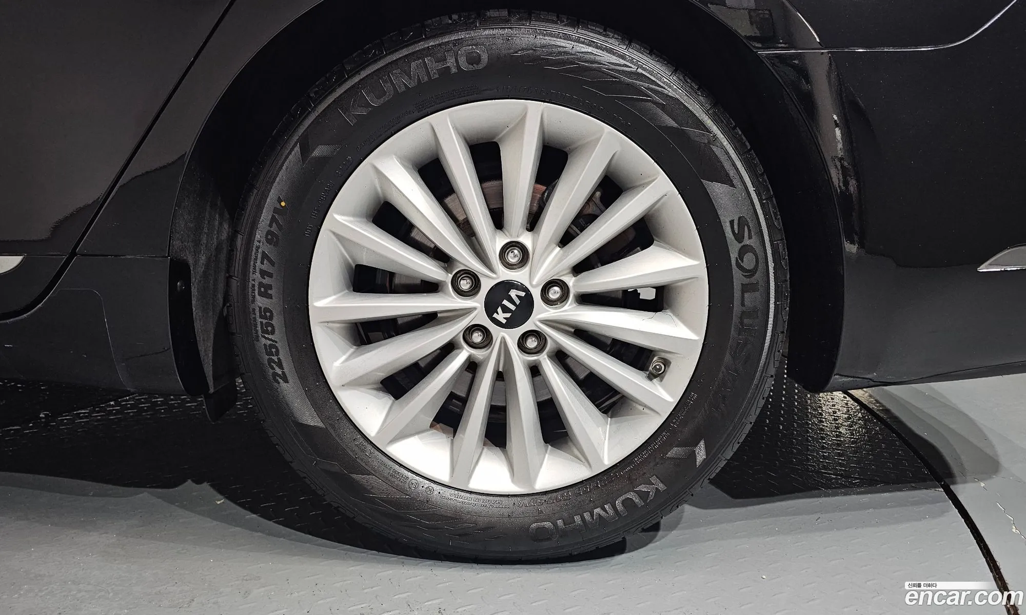Kia K7 2018 KNALC418BJA127840 — 16
