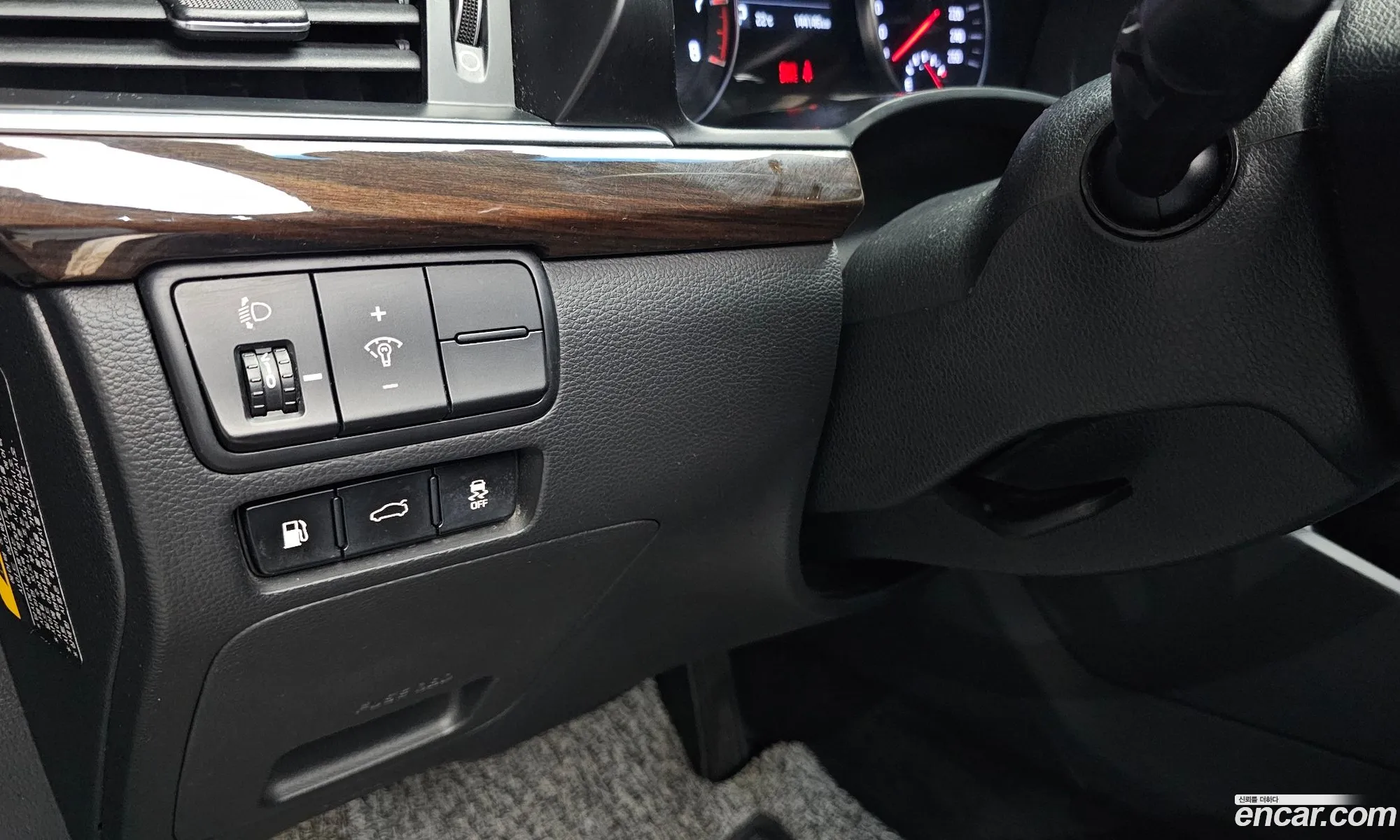 Kia K7 2018 KNALC418BJA127840 — 6