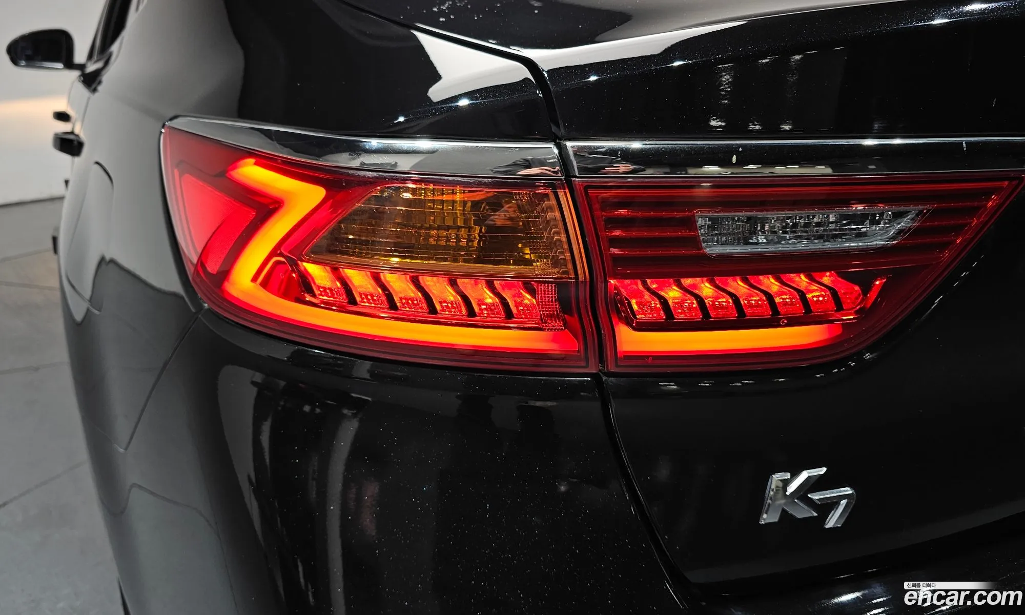 Kia K7 2018 KNALC418BJA127840 — 30