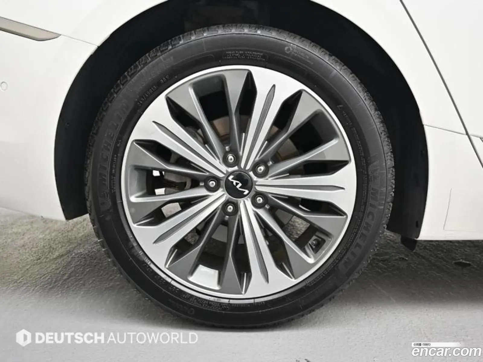 Kia K8 Hybrid 2024 — 7