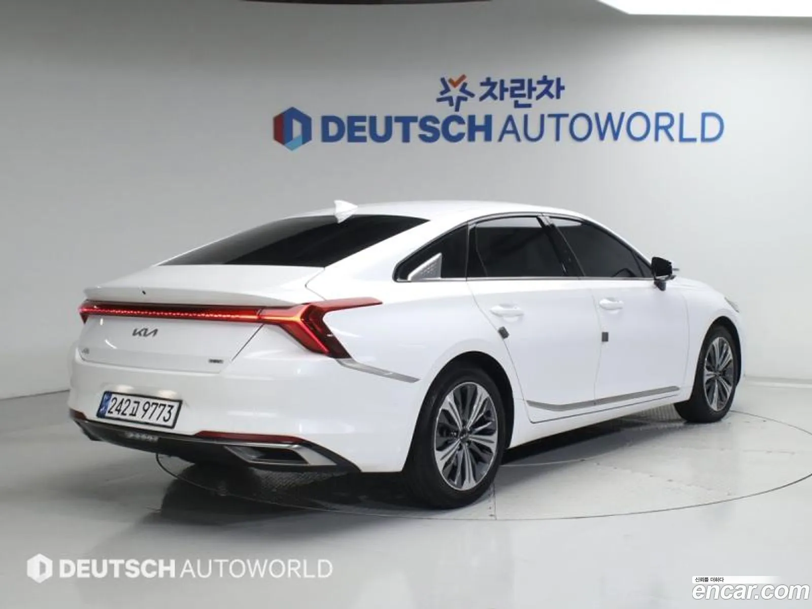 Kia K8 Hybrid 2024 — 8