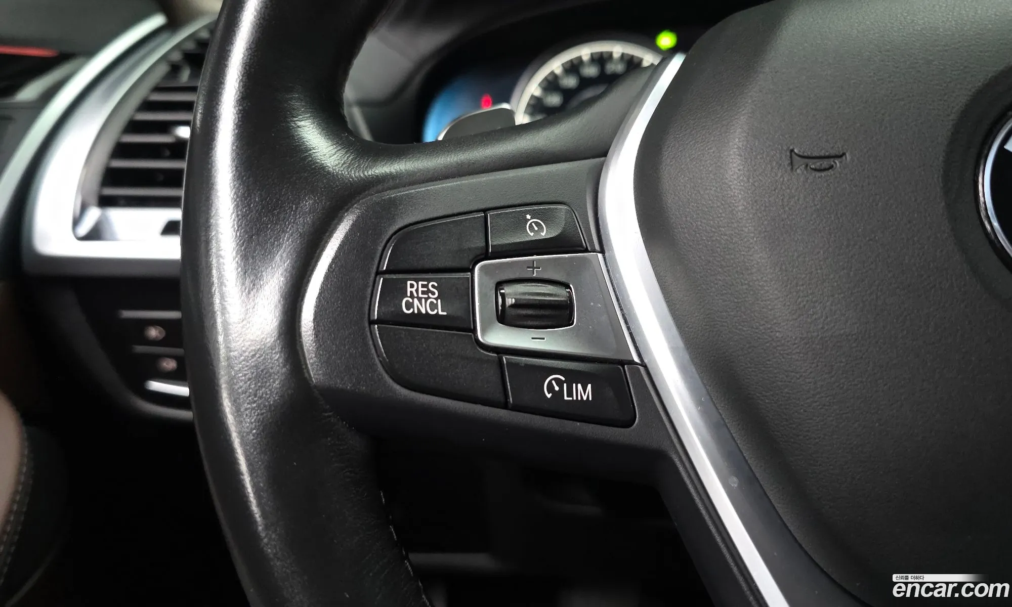 BMW X3 2018 WBATX7105JLB46782 — 10