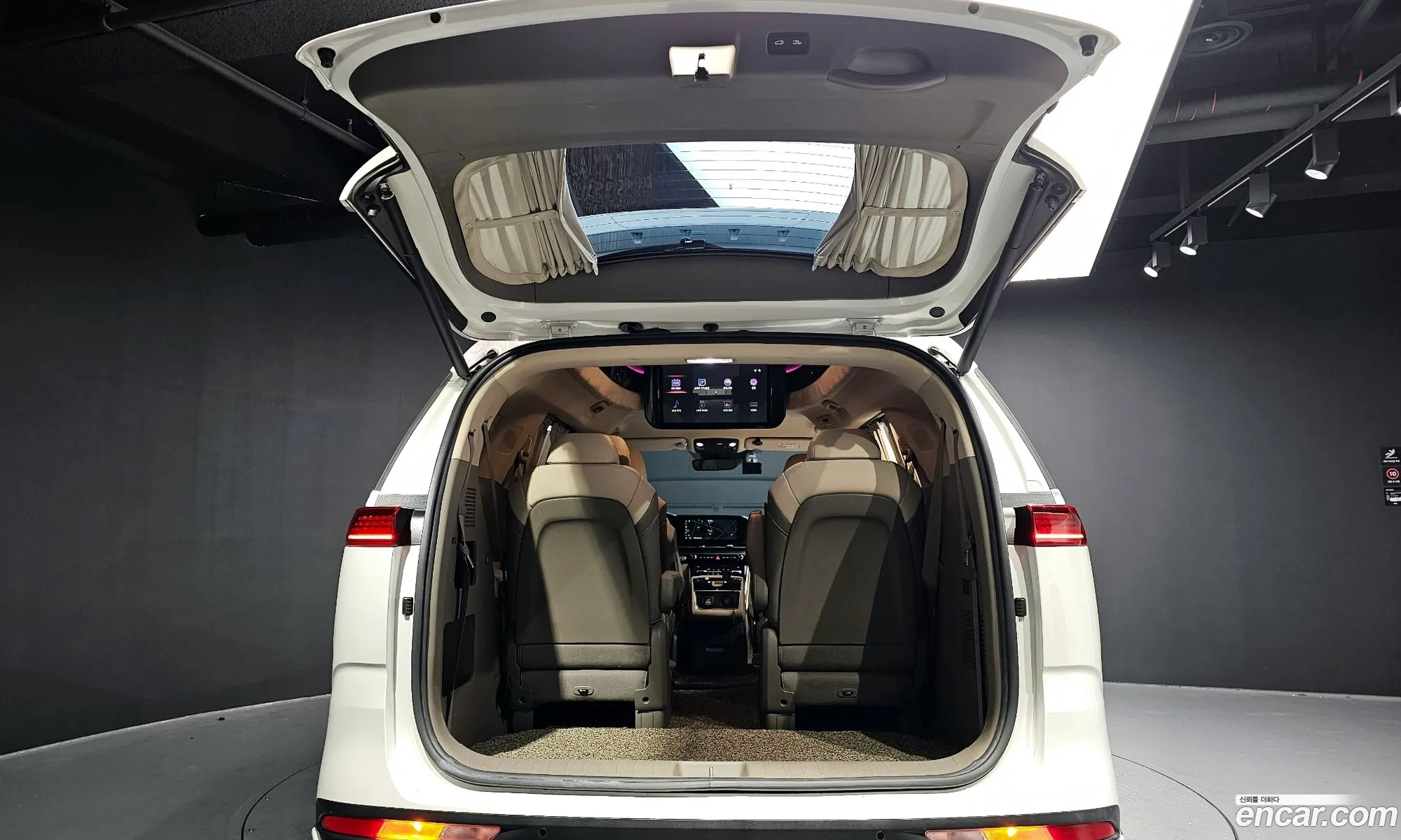 Kia Carnival 2021 — 24