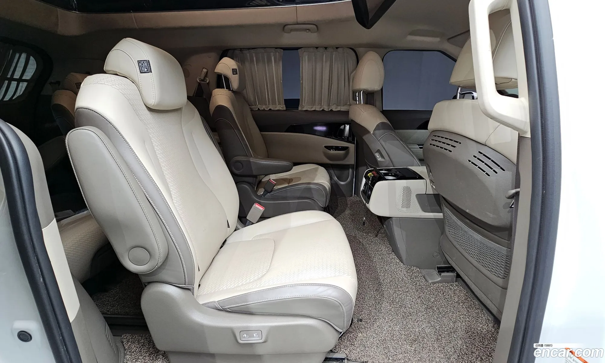 Kia Carnival 2021 — 28