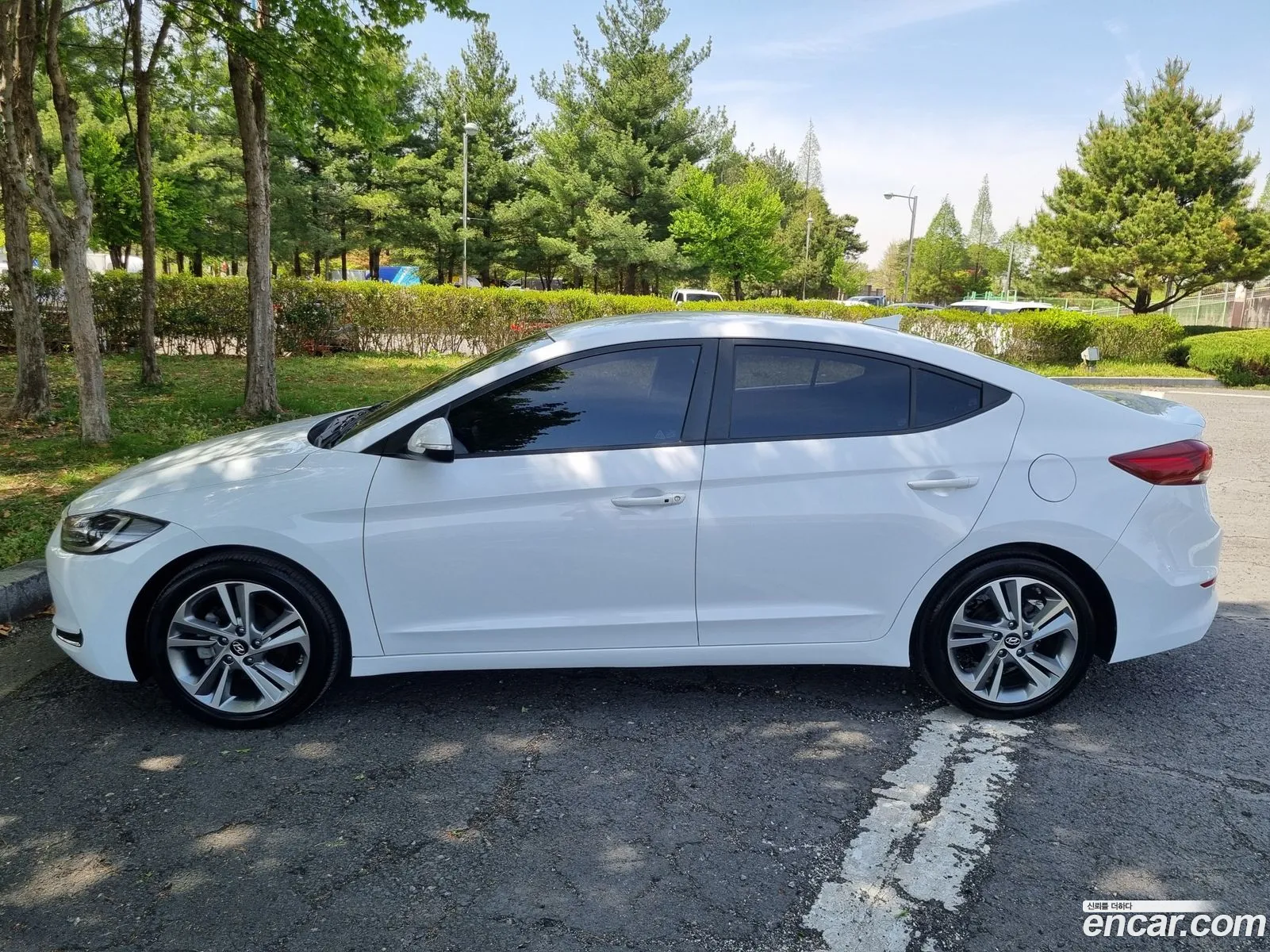 Hyundai Elantra AD 2018 — 16