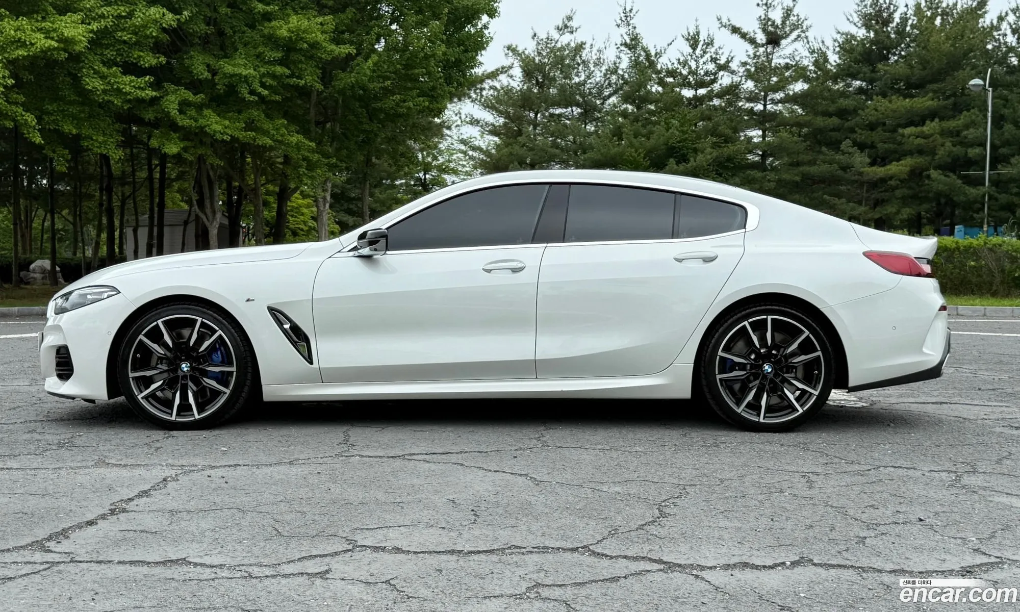 BMW 8 Series 2023 — 10