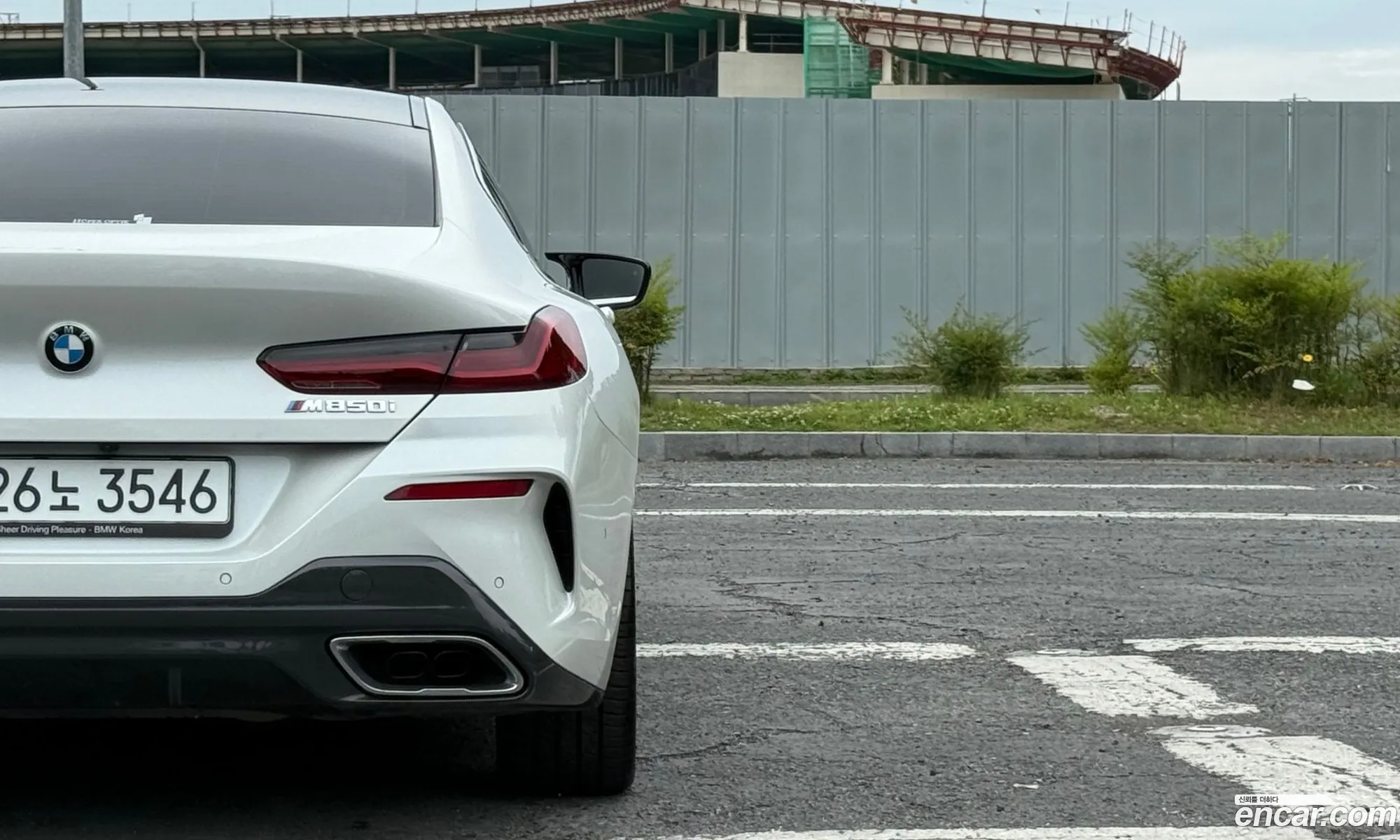 BMW 8 Series 2023 — 18