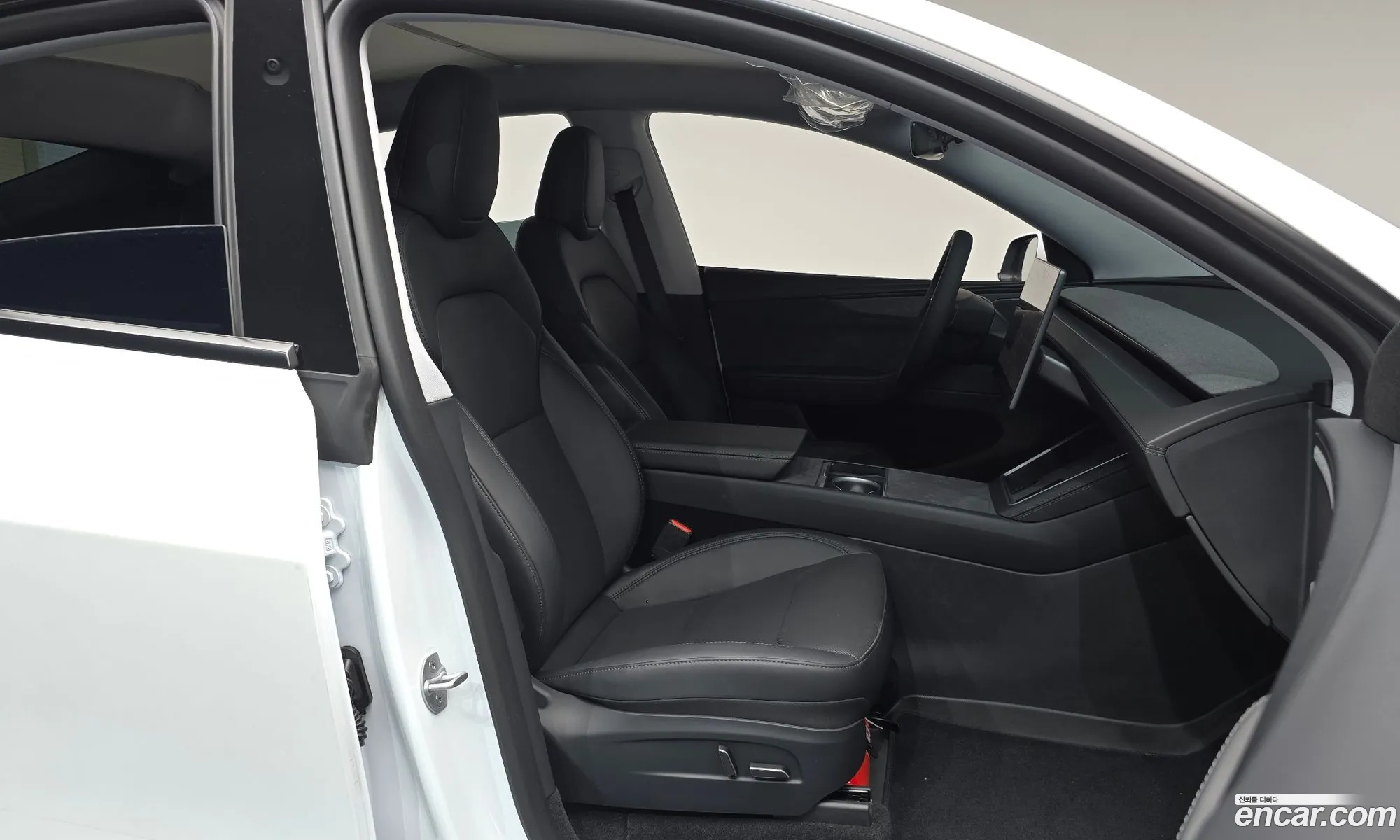Tesla Model Y 2025 — 6
