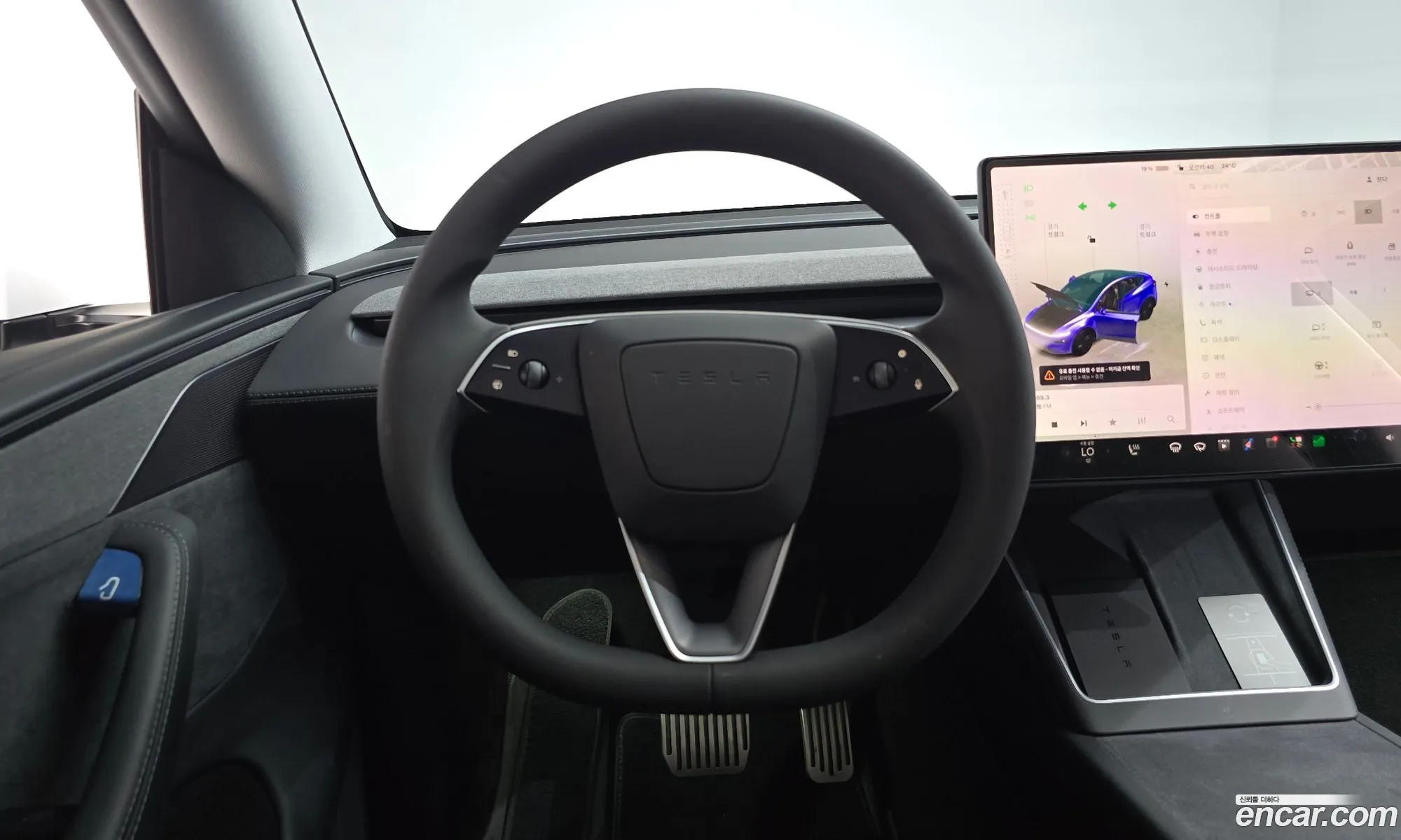 Tesla Model Y 2025 — 17