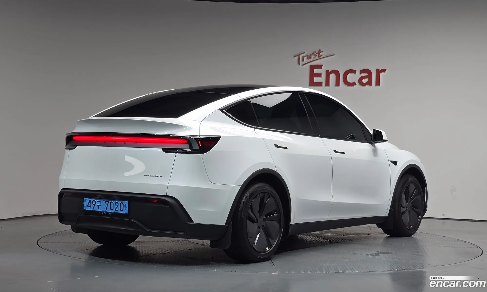 Tesla Model Y 2025 — 5