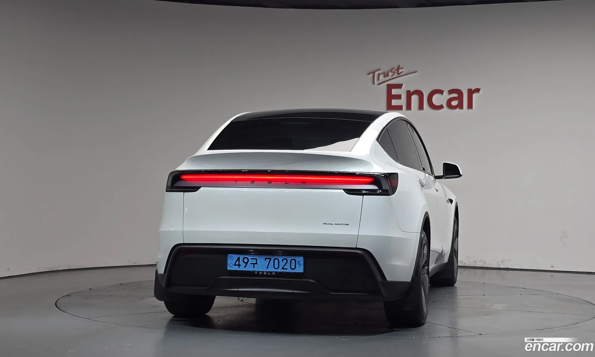 Tesla Model Y 2025 — 27