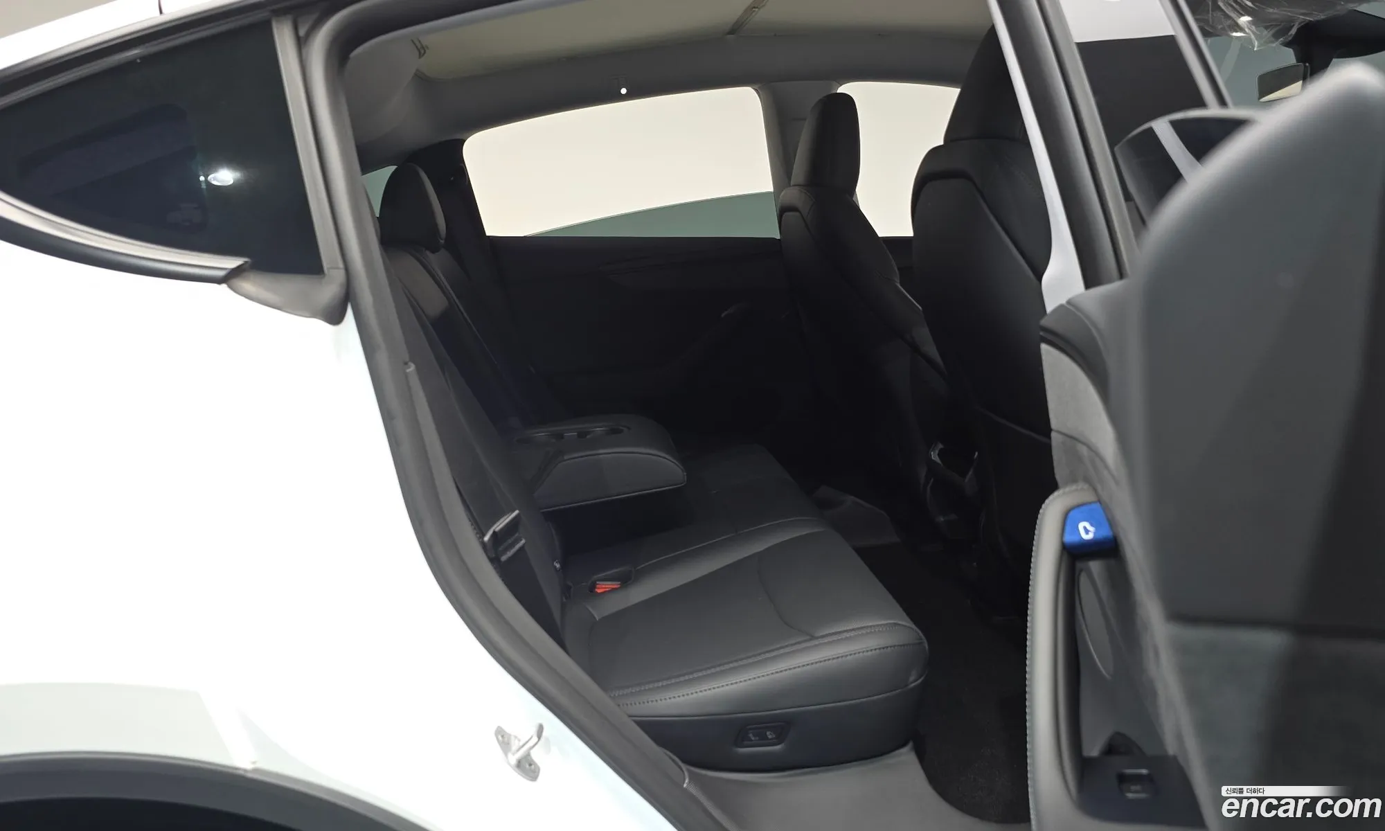 Tesla Model Y 2025 — 21