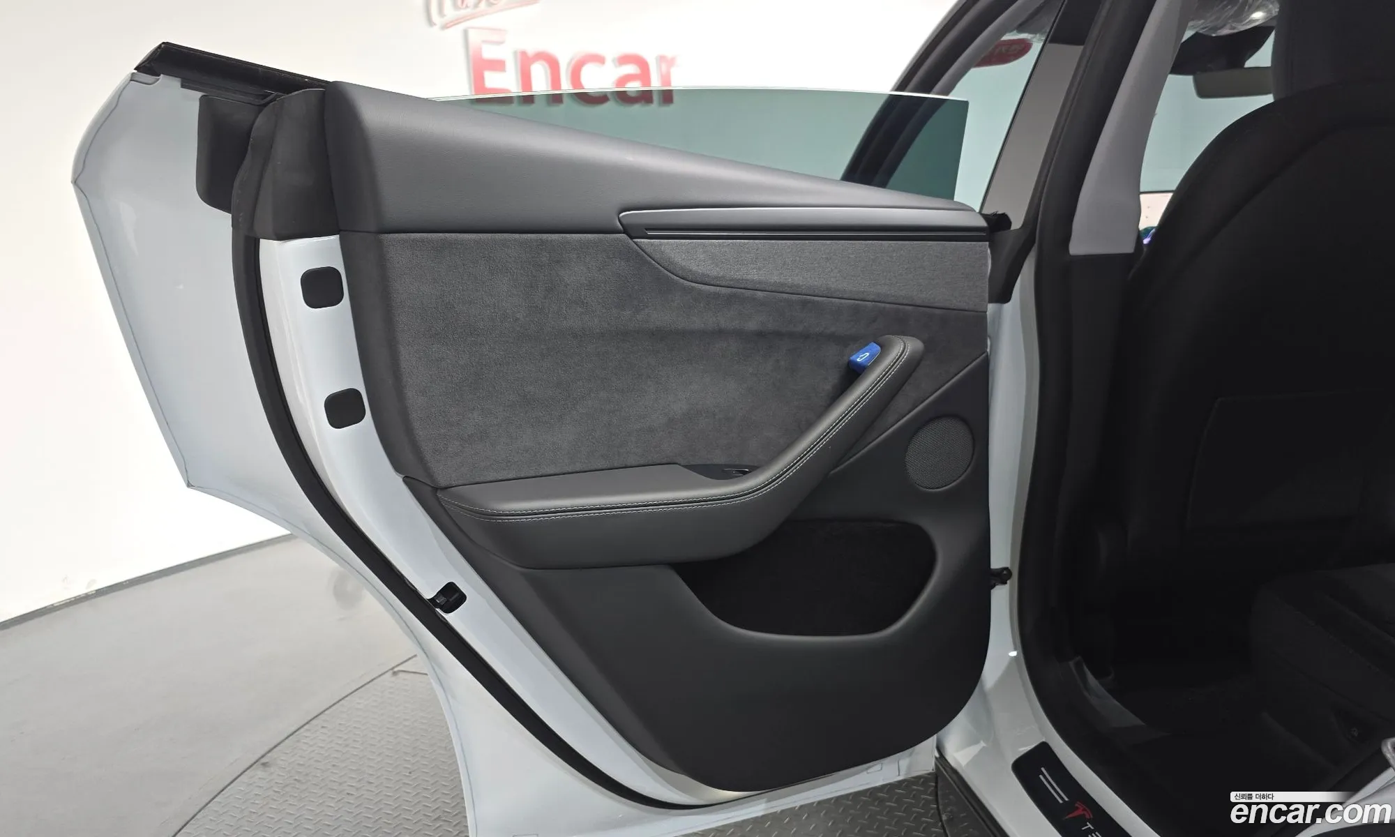 Tesla Model Y 2025 — 26