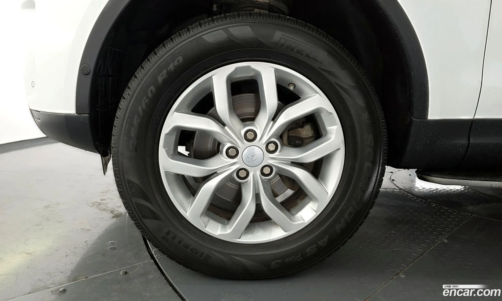 Land Rover Discovery 5