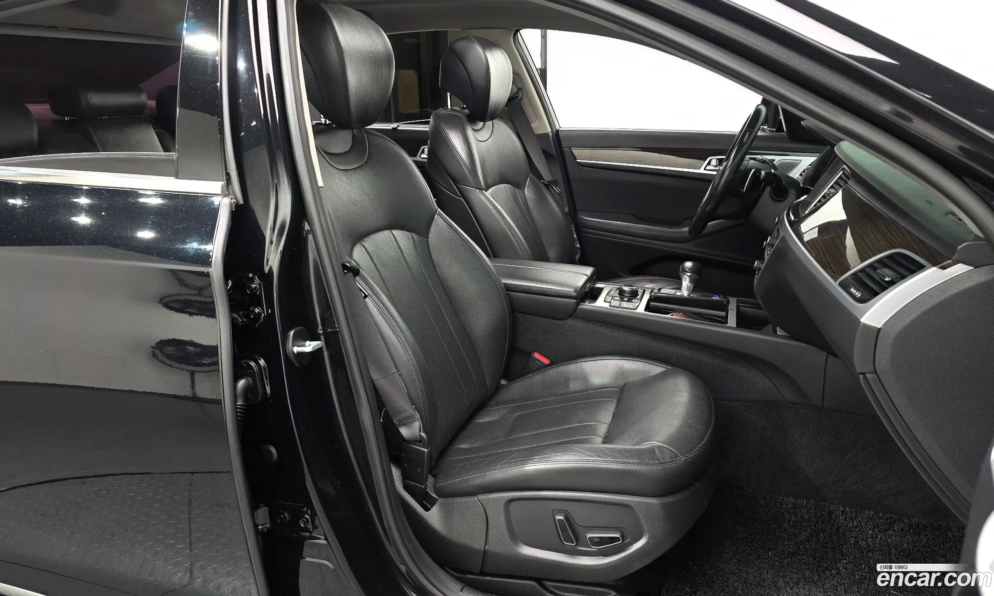 Genesis G80 2017 KMHGM41DDHU226736 — 9