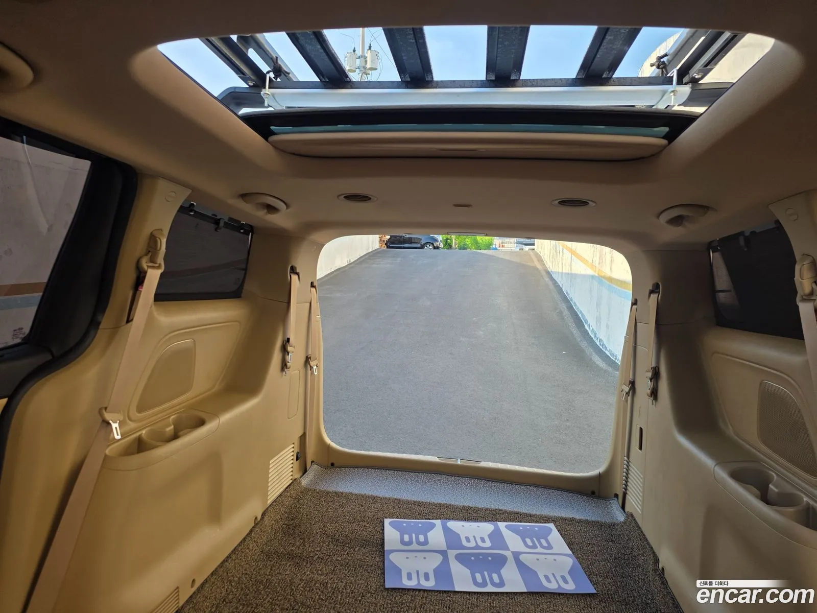 Kia Carnival 2016 — 14