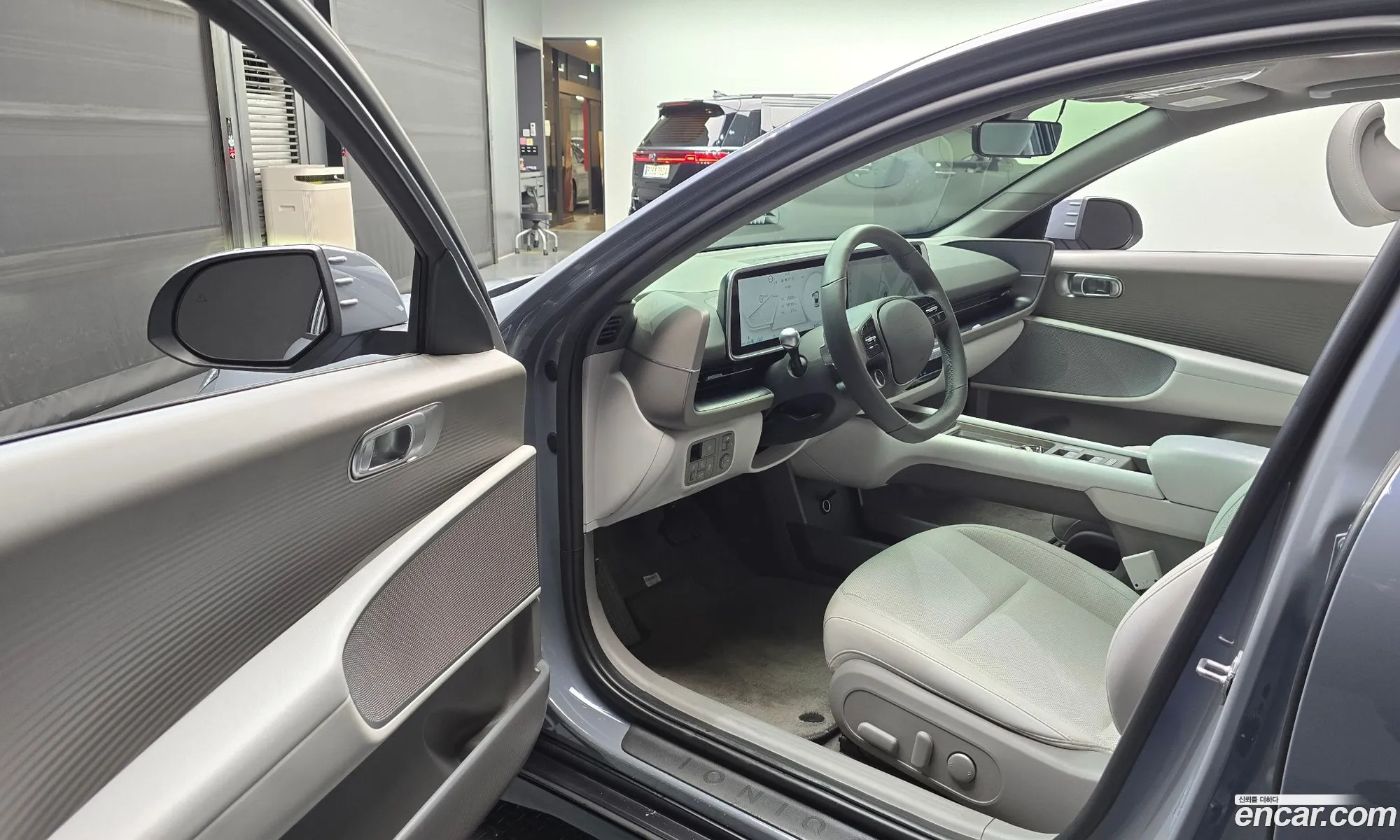 Hyundai Ioniq 6 2023 KMHM241CPPA059967 — 12