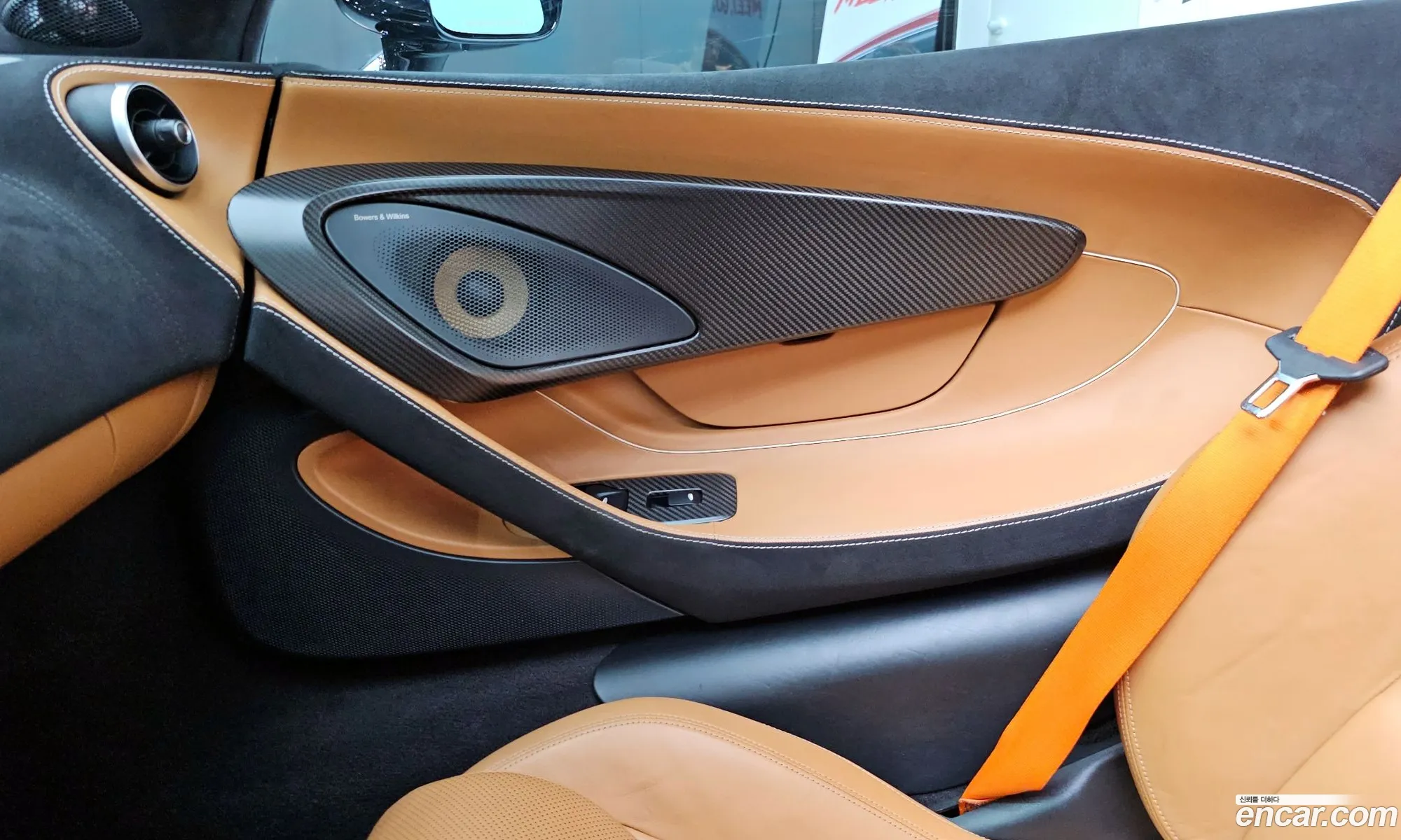McLaren 570S 2018 SBM13FAB8JW004902 — 17