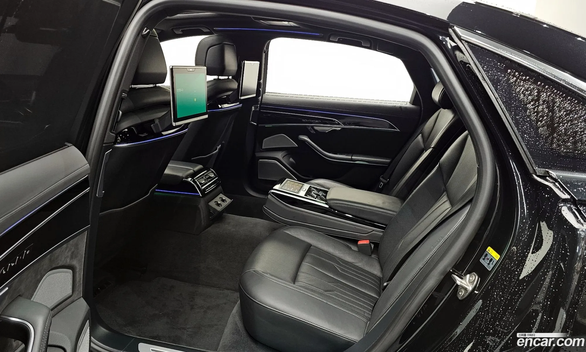 Audi A8 2020 WAUZZZF8XLN002549 — 25