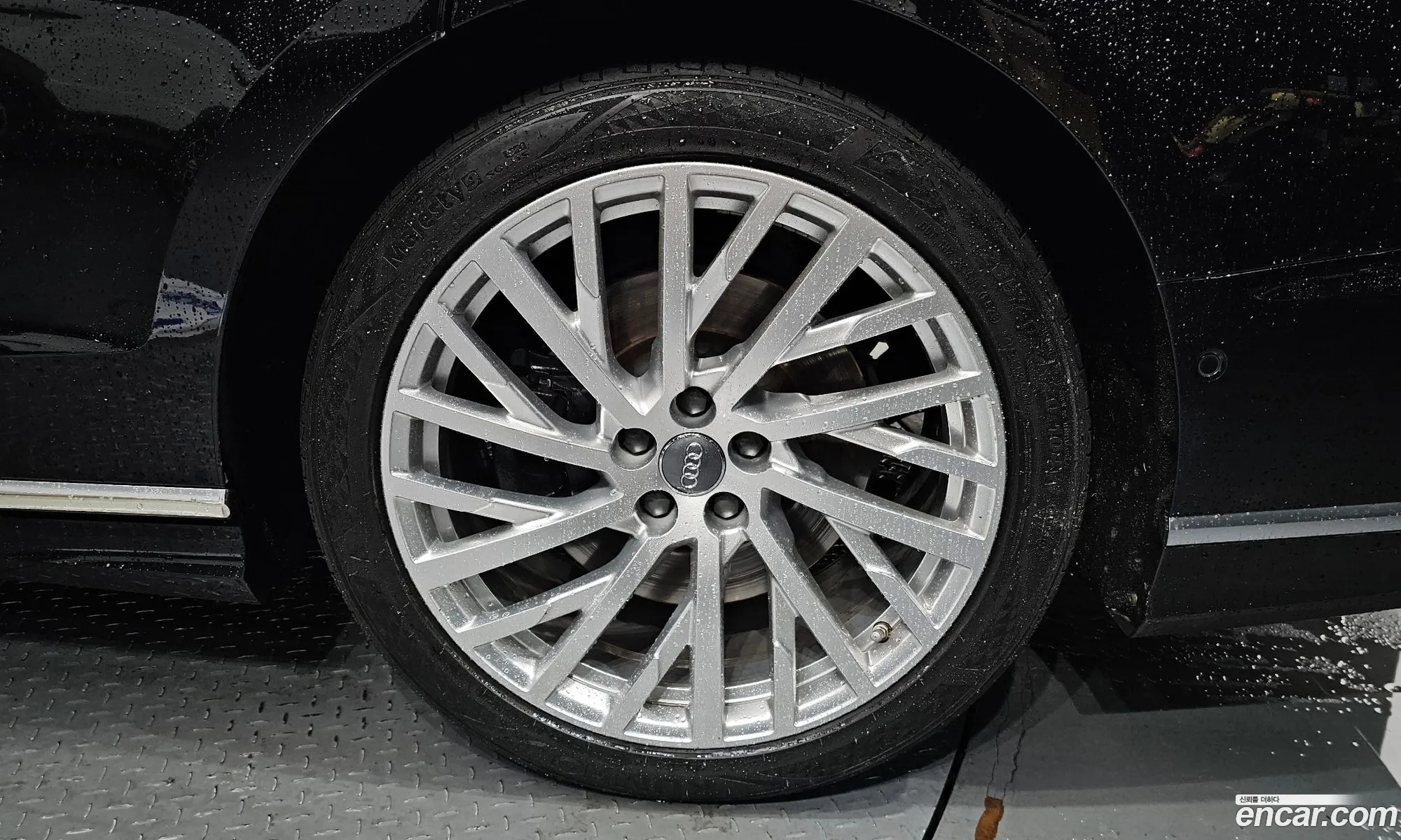 Audi A8 2020 WAUZZZF8XLN002549 — 22