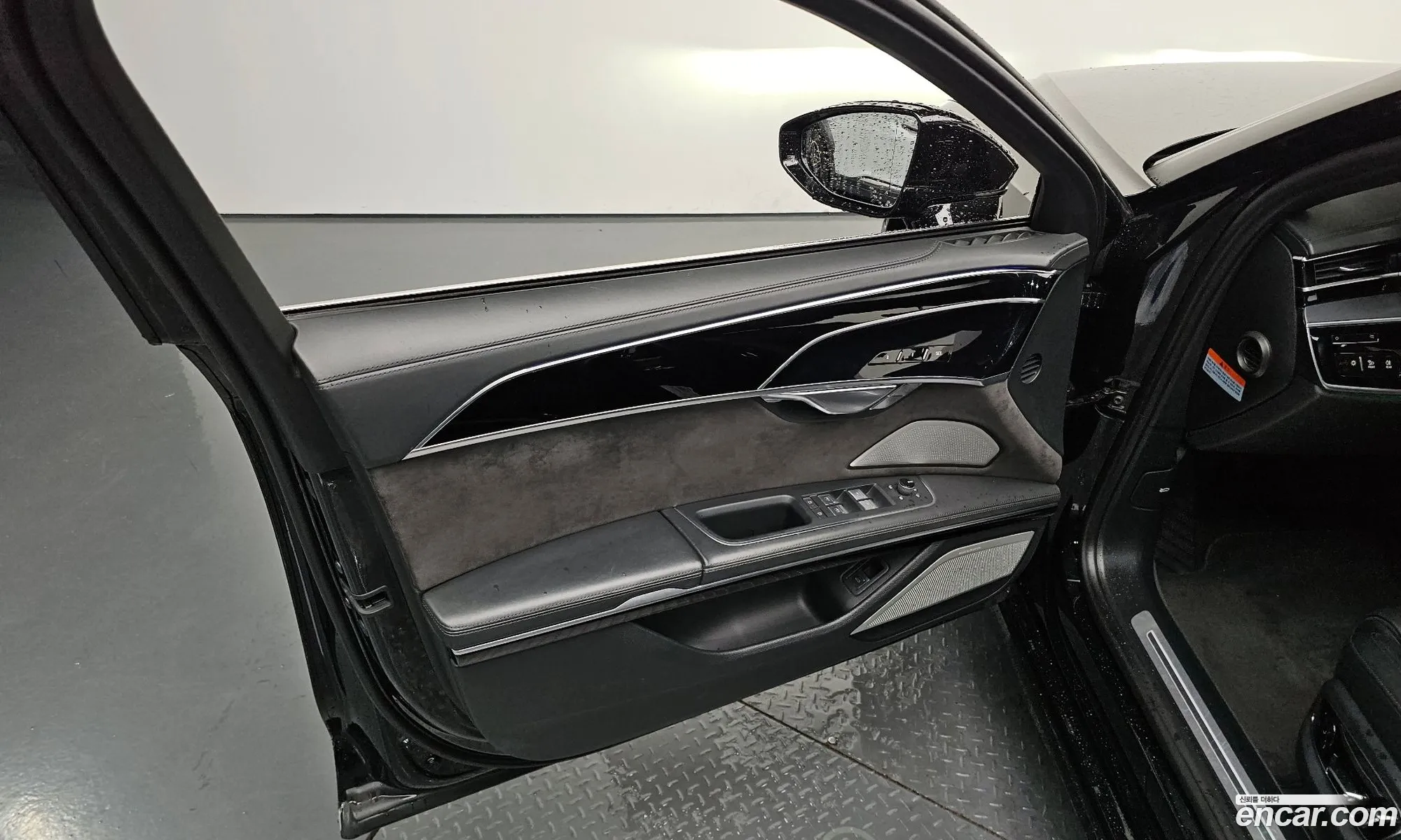 Audi A8 2020 WAUZZZF8XLN002549 — 19