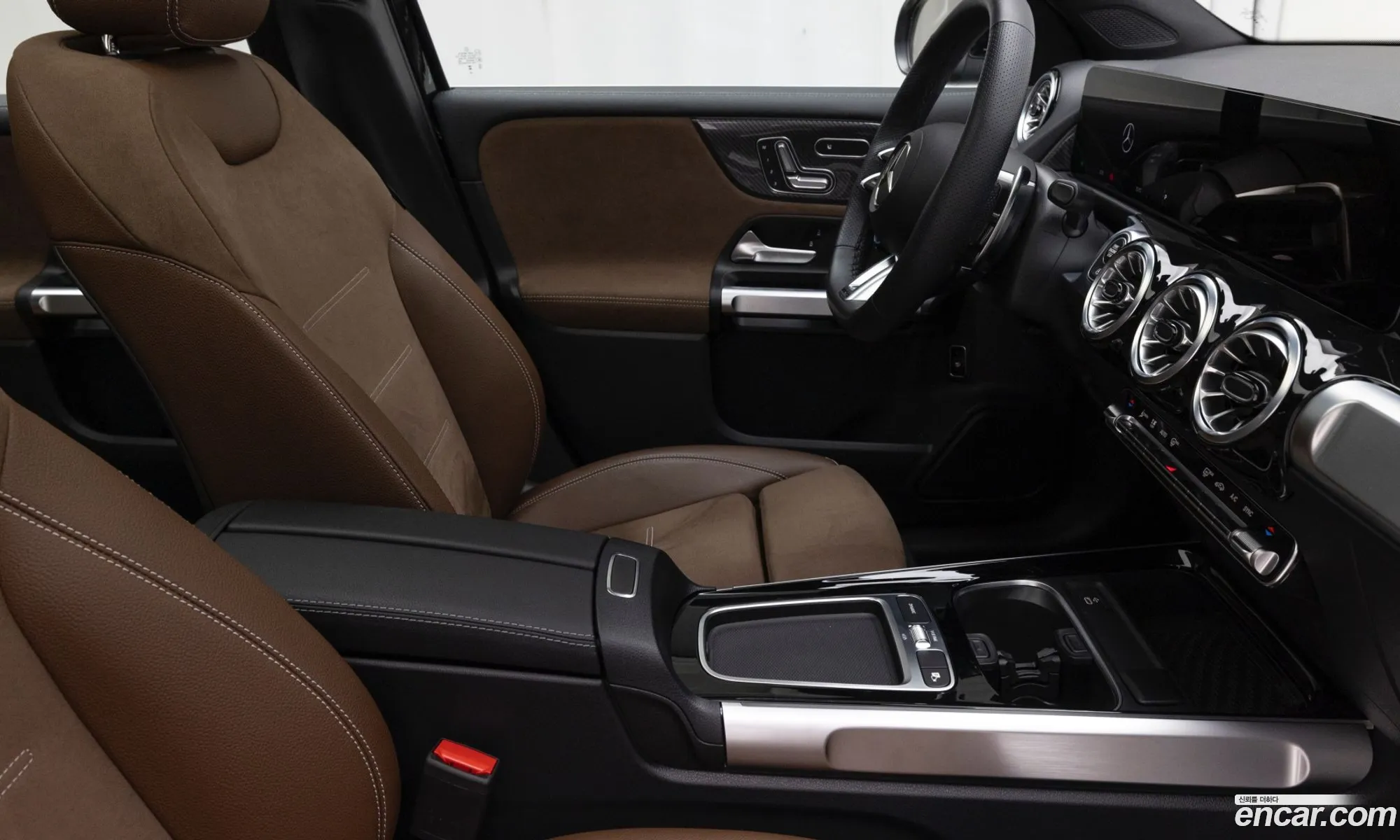 Mercedes-Benz GLB-Class X247 2025 — 15