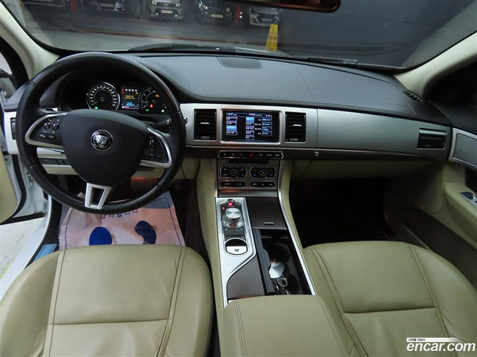 Jaguar XF 2014 — 14