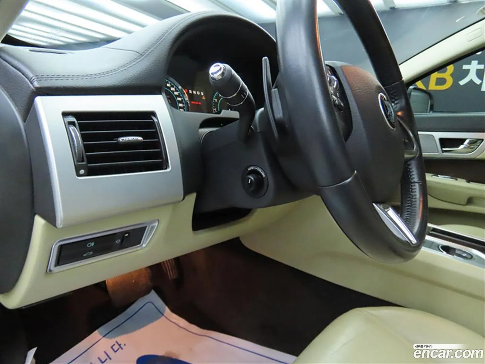 Jaguar XF 2014 — 15